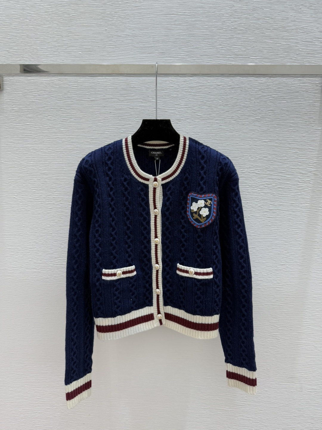 NO:560726,CH Home Early Autumn New Style Contrast Color Round Neck Knitted Long-Sleeved Cardigan Color Royal Blue Size 36.38.40,,alexander wang19860909CH家 早秋新款 撞色圆领针织长袖开衫 颜色宝蓝 尺码36.38.40,,alexander wang,Women's clothing