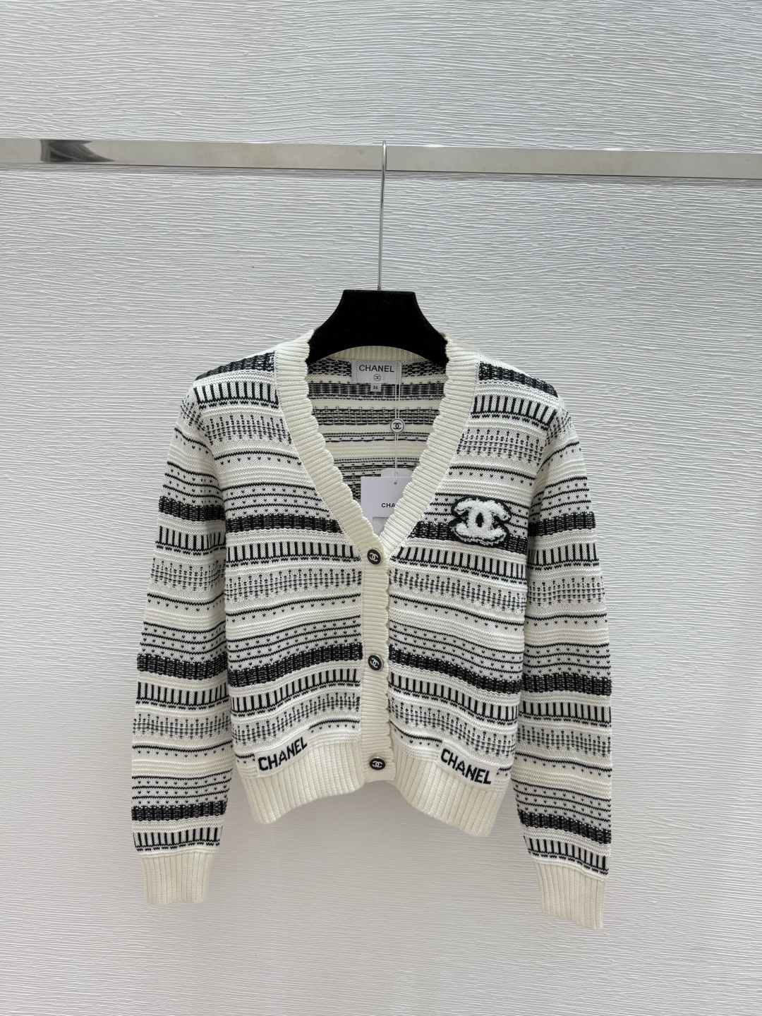 NO:560723,CH Home Early Autumn New Style Contrast Color Striped V-neck Knitted Long-Sleeved Cardigan Color White Size 36.38.40,,alexander wang19860909CH家 早秋新款 撞色条纹V领针织长袖开衫 颜色白色 尺码36.38.40,,alexander wang,Women's clothing