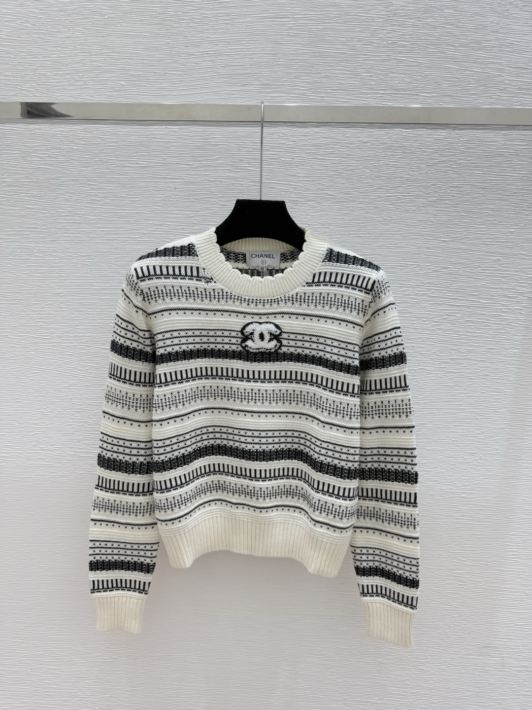 NO:560751,CH Home Early Autumn New Style Contrast Color Striped Round Neck Knitted Long Sleeve Color White Size 36.38.40,,alexander wang19860909CH家 早秋新款 撞色条纹圆领针织长袖 颜色白色 尺码36.38.40,,alexander wang,Women's clothing