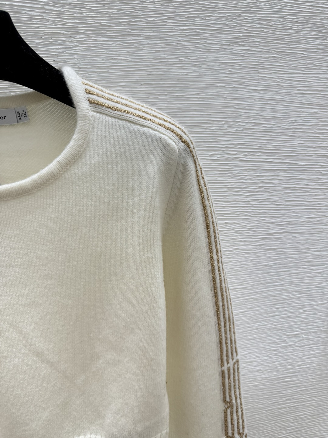 🆕D家🆕 早秋新款 纯色简约金银线圆领针织长袖颜色：白色 黑色尺码：36.38.40