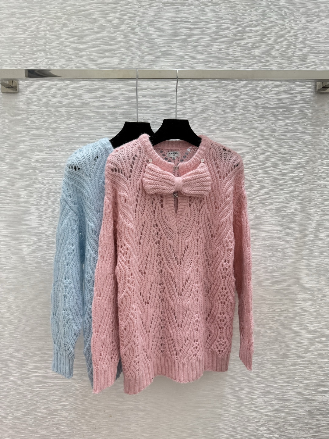 NO:560722,CH Home Early Autumn New Solid Color Bow Hollow Round Neck Knitted Dress Color Pink Blue Size 36.38.40,,skirts,alexander wang19860909CH家 早秋新款 纯色蝴蝶结镂空圆领针织连衣裙 颜色粉色 蓝色 尺码36.38.40,,skirts,alexander wang,Women's clothing
