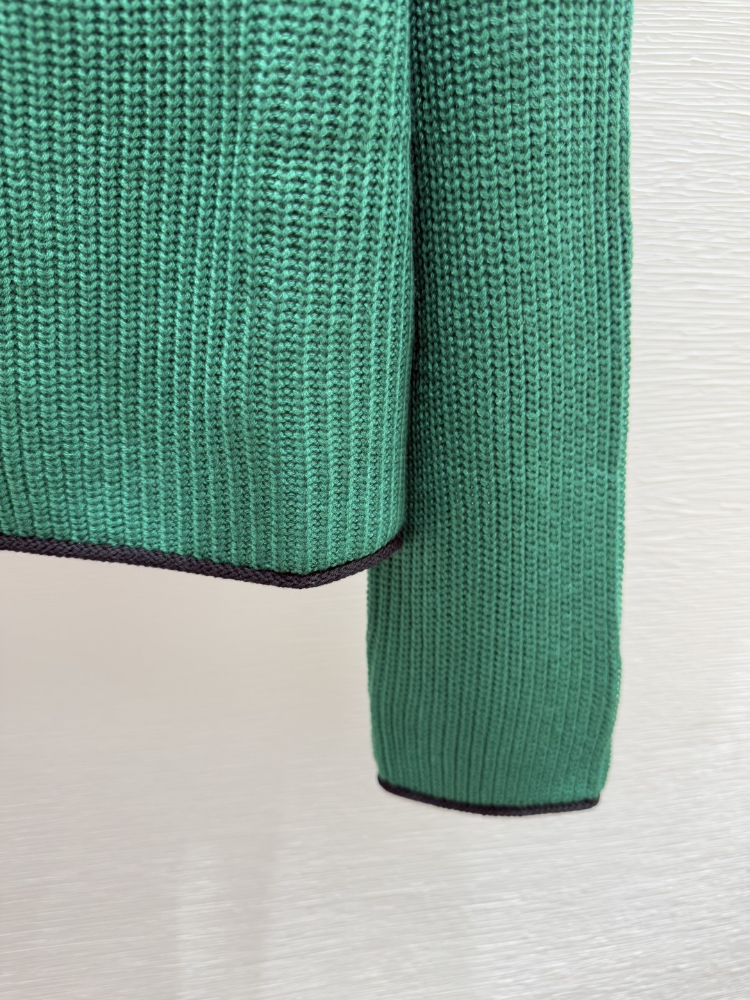 🆕PO家🆕 早秋新款 纯色简约镂空圆领针织长袖开衫颜色：绿色 紫色尺码：36.38.40