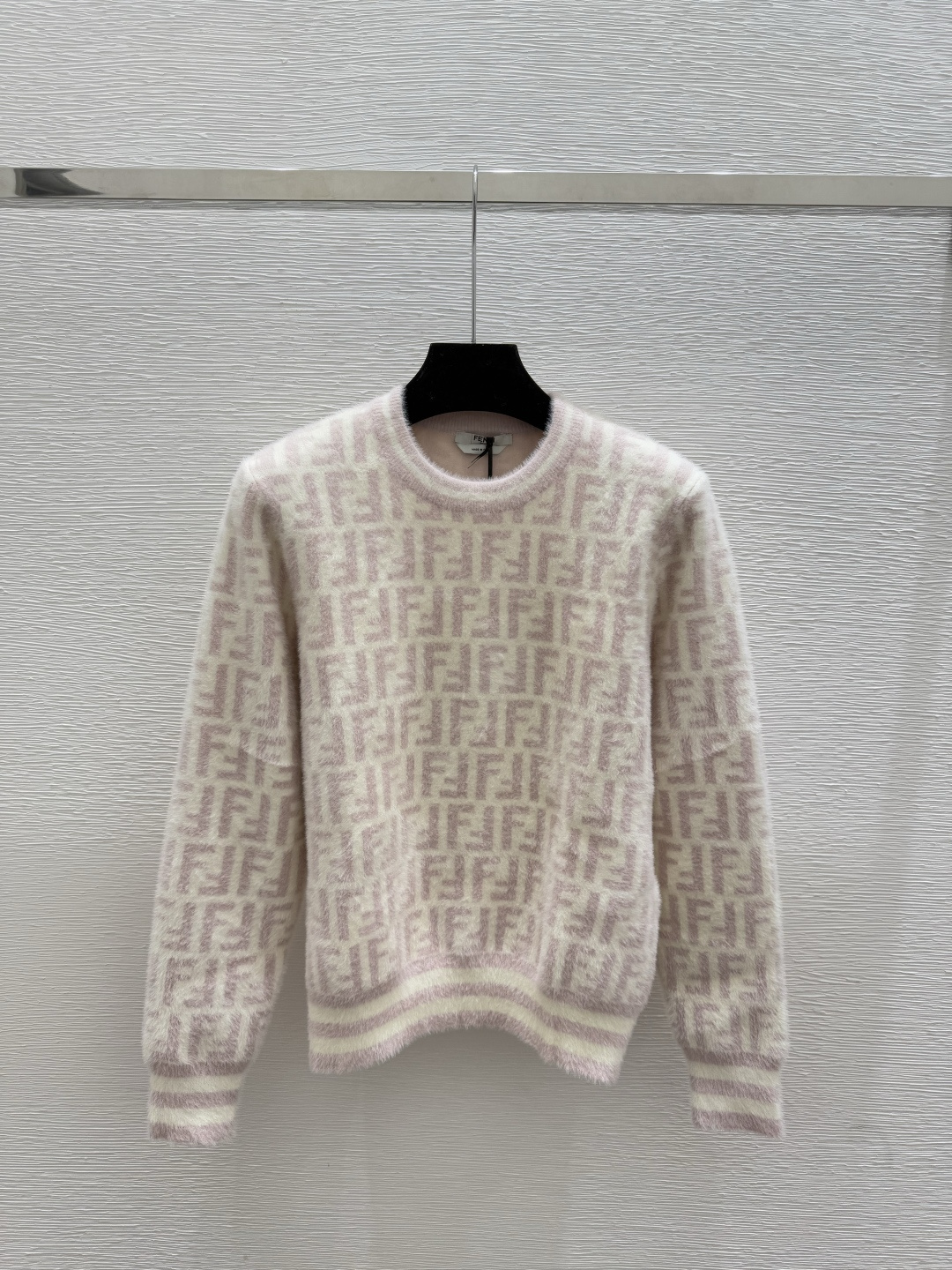NO:560789,F family early autumn new style presbyopic letter round neck knitted long sleeves color pink size 36.38.40, fendi, alexander wang19860909F家 早秋新款 老花字母圆领针织长袖 颜色粉色 尺码36.38.40,,fendi,alexander wang,Women's clothing