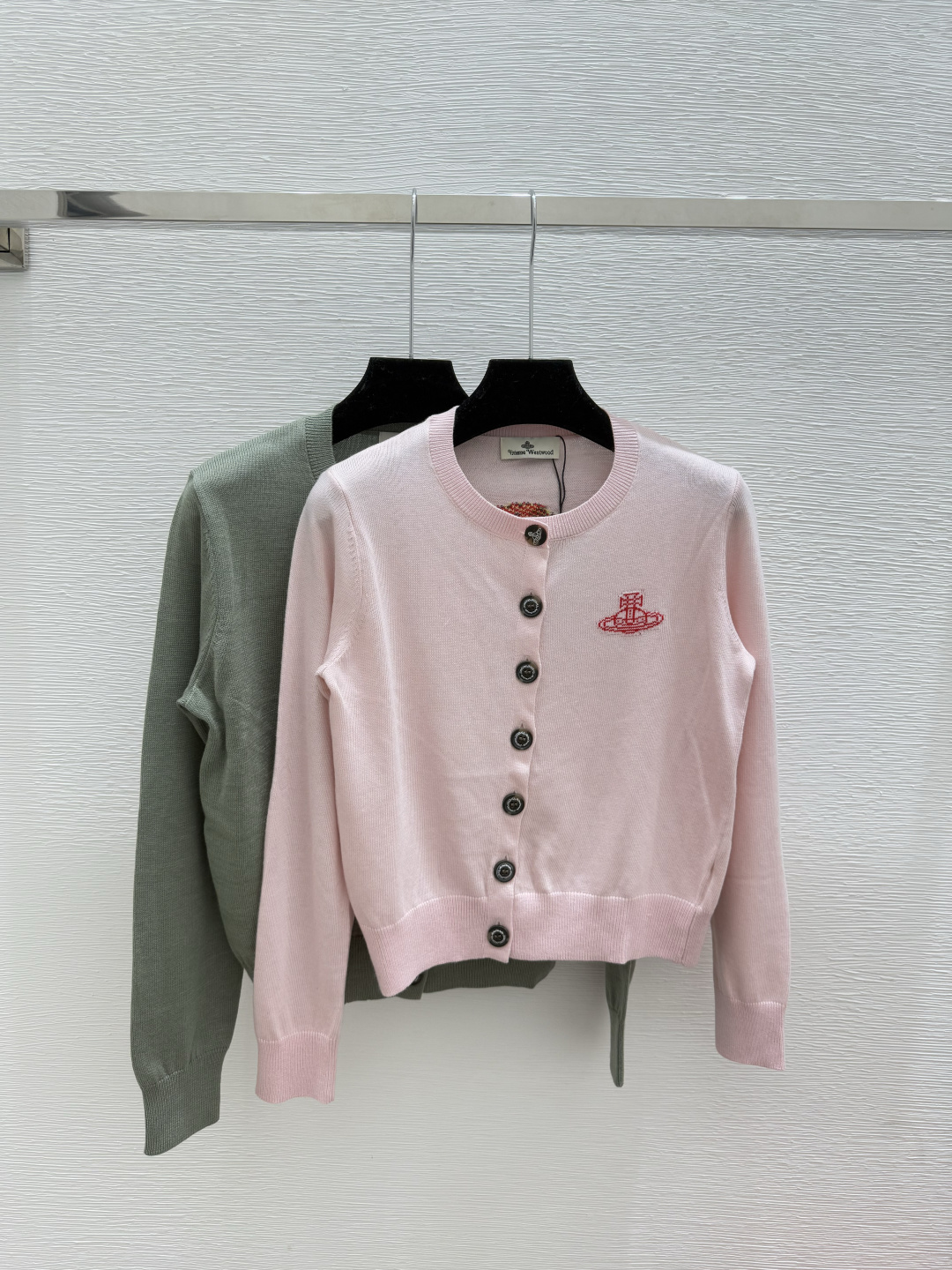 NO:561377,VI Home Early Autumn New Queen Mother Jacquard Round Neck Knitted Long Sleeve Cardigan Color Pink Green Size 36.38.40,,alexander wang19860909VI家 早秋新款 背后西太后提花圆领针织长袖开衫 颜色粉色 绿色 尺码36.38.40,,alexander wang,Women's clothing