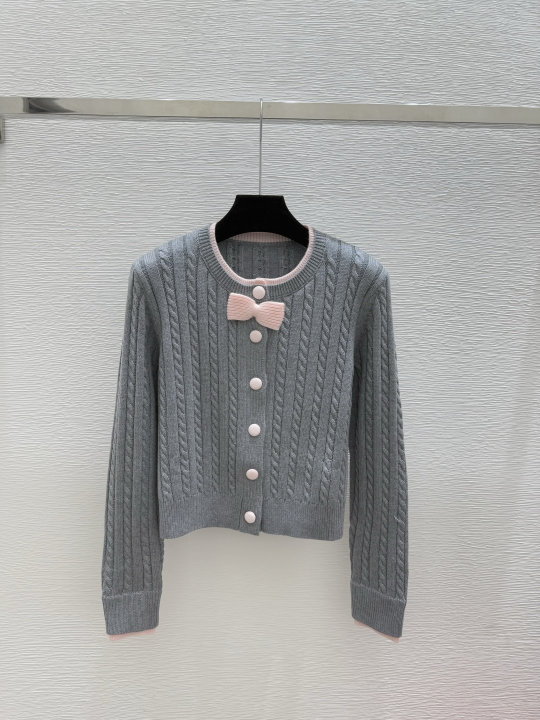 NO:561372,CH Home Early Autumn New Style Contrast Color Bow Fake Two-piece Round Neck Knitted Long-Sleeved Cardigan Color Gray Size 36.38.40,,alexander wang19860909CH家 早秋新款 撞色蝴蝶结假两件圆领针织长袖开衫 颜色灰色 尺码36.38.40,,alexander wang,Women's clothing