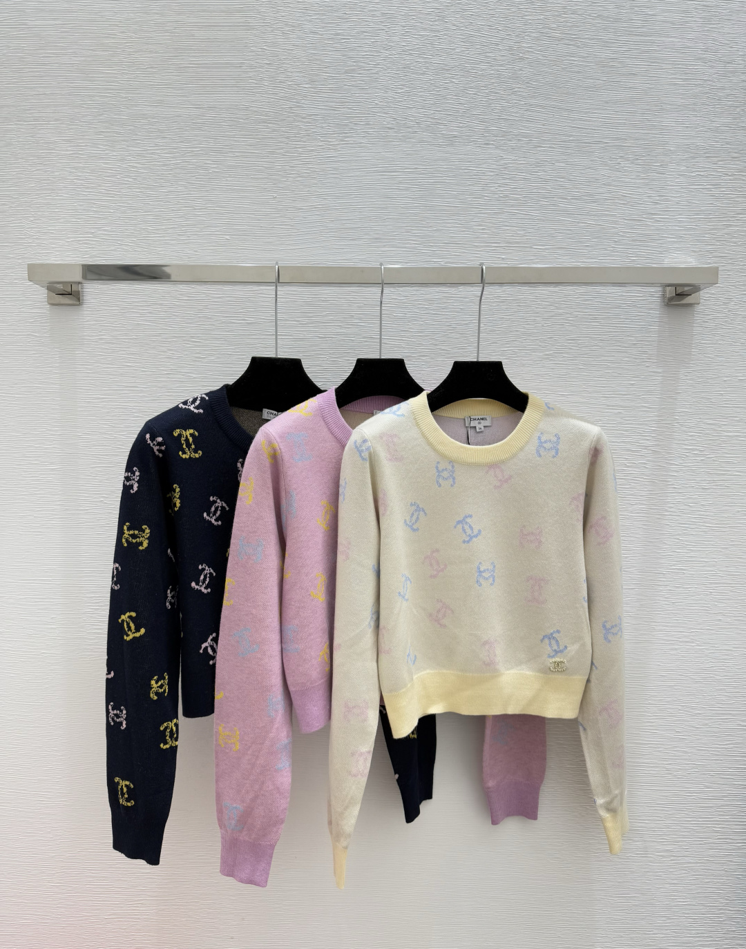 NO:562389,CH Home Early Autumn New Style Presbyopic Letters Round Neck Knitted Long Sleeves Color Yellow Pink Royal Blue Size 36.38.40,,alexander wang19860909CH家 早秋新款 老花字母圆领针织长袖 颜色黄色 粉色 宝蓝 尺码36.38.40,,alexander wang,Women's clothing