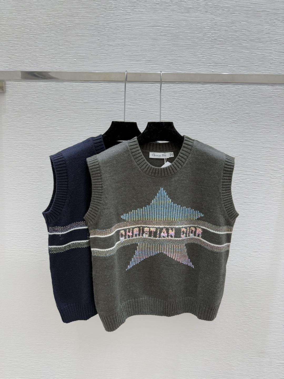 NO:562406,D home new summer style five-pointed star letter round neck knitted vest color green glass size 36.38.40, dior, alexander wang19860909D家 夏季新款 五角星字母圆领针织背心 颜色绿色 玻璃 尺码36.38.40,,dior,alexander wang,Women's clothing