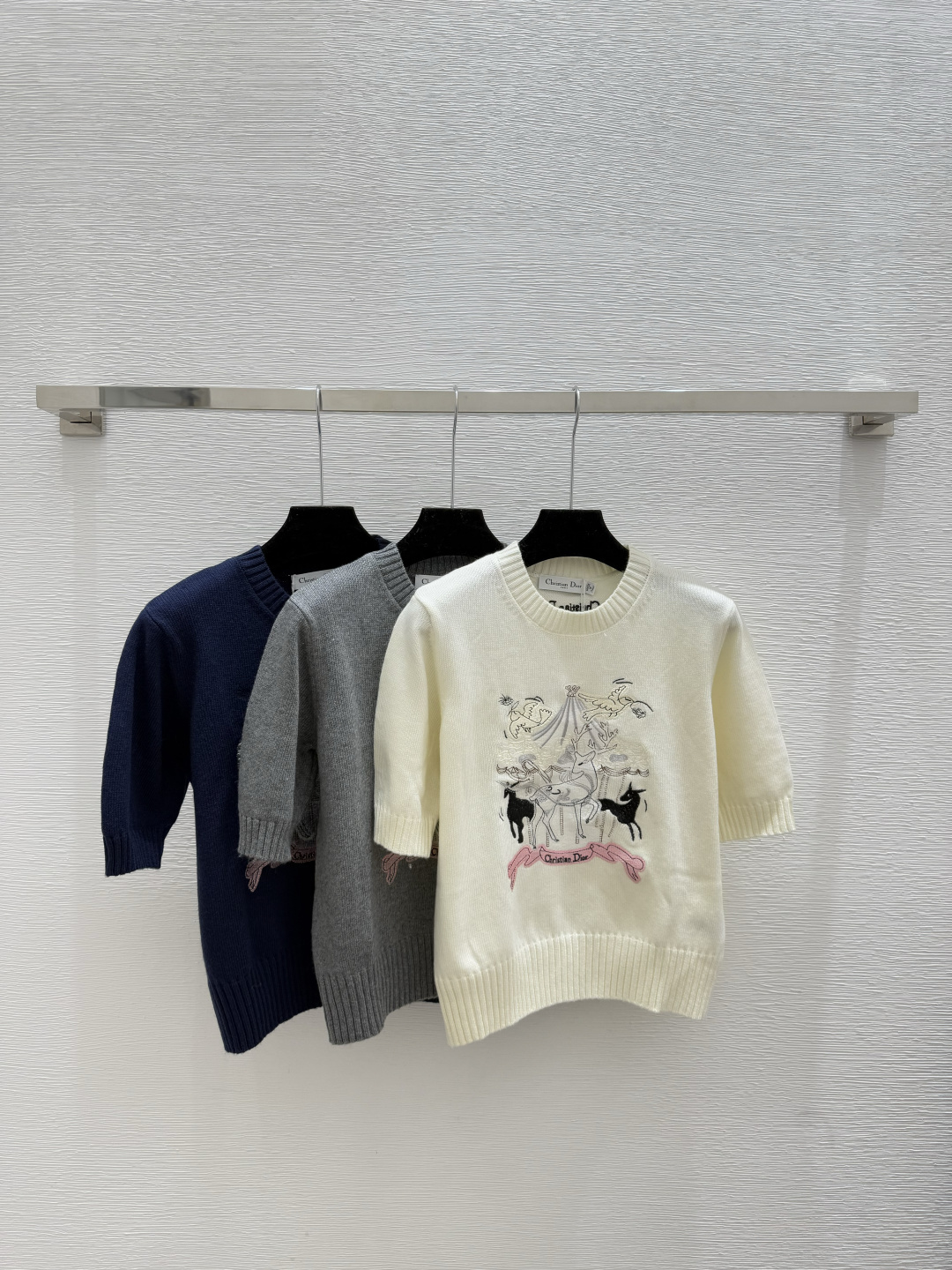 NO:562401,D Home Summer New Carousel Embroidered Round Neck Knitted Short Sleeves Color White Gray Royal Blue Size 36.38.40, dior, T-shirt, alexander wang19860909D家 夏季新款旋转木马刺绣圆领针织短袖 颜色白色 灰色 宝蓝 尺码36.38.40,,dior,T-shirt,alexander wang,Women's clothing