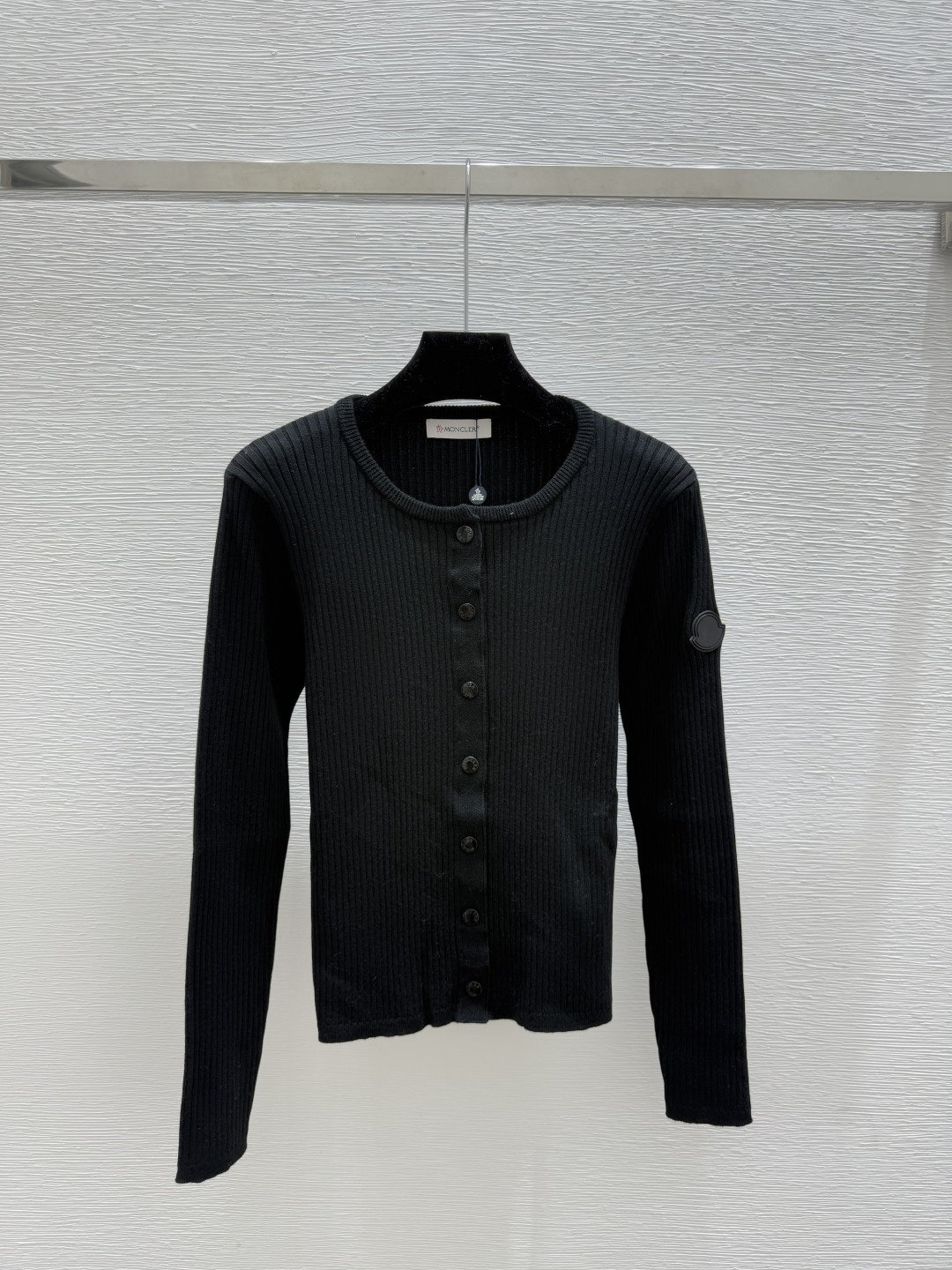 NO:562391,MO Home Early Autumn New Solid Color Simple Round Neck Knitted Long-Sleeved Cardigan Color Black Size 36.38.40,,alexander wang19860909MO家 早秋新款 纯色简约圆领针织长袖开衫 颜色黑色 尺码36.38.40,,alexander wang,Women's clothing