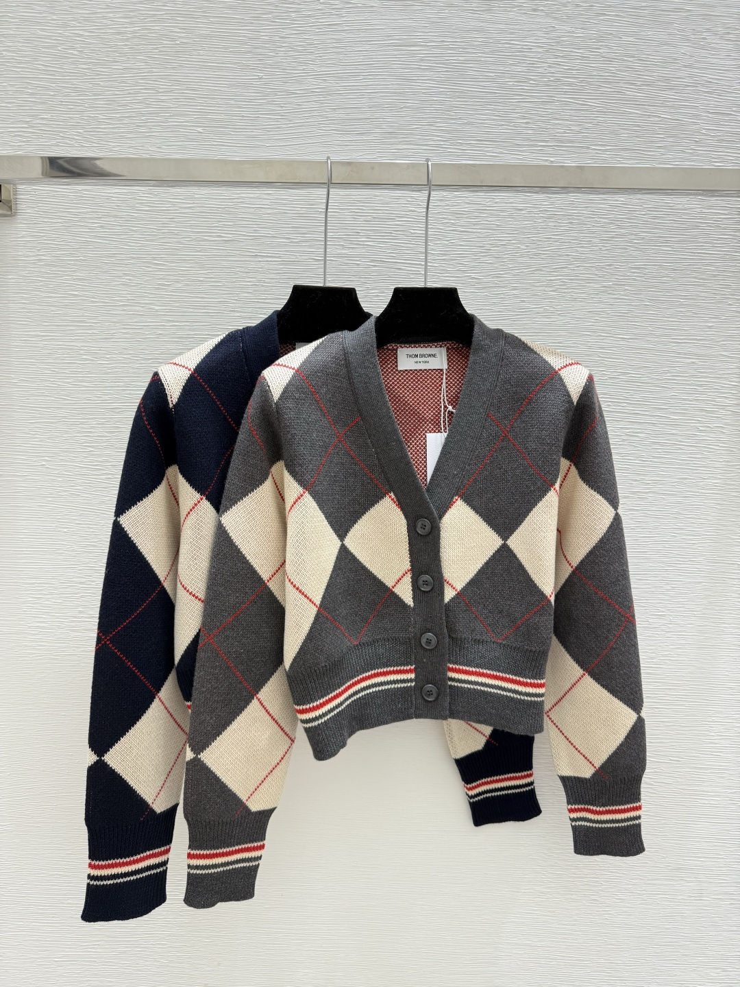 NO:563319,TB Home Early Autumn New Style Contrast Color Diamond V-neck Knitted Long-Sleeved Cardigan Color Gray Royal Blue Size 36.38.40,,alexander wang19860909TB家 早秋新款 撞色菱格V领针织长袖开衫 颜色灰色 宝蓝 尺码36.38.40,,alexander wang,Women's clothing