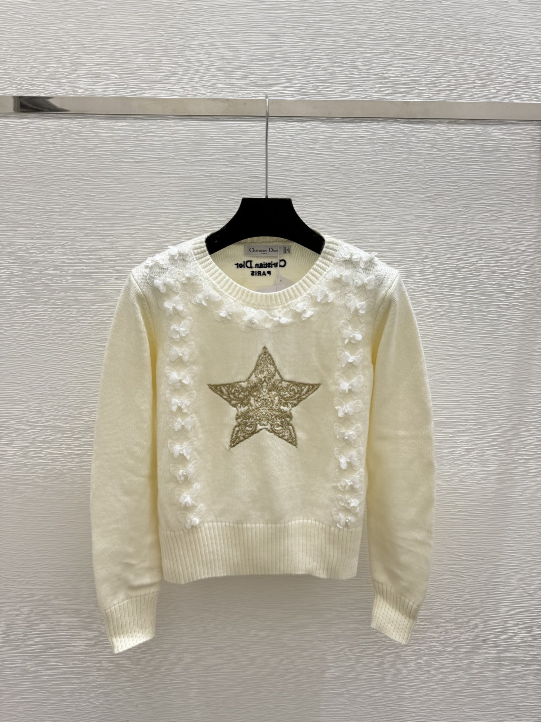 NO:563314,D family early autumn new style five-pointed star embroidery flower beading round neck knitted long sleeves color white size 36.38.40, dior, alexander wang19860909D家 早秋新款 五角星刺绣花朵钉珠圆领针织长袖 颜色白色 尺码36.38.40,,dior,alexander wang,Women's clothing