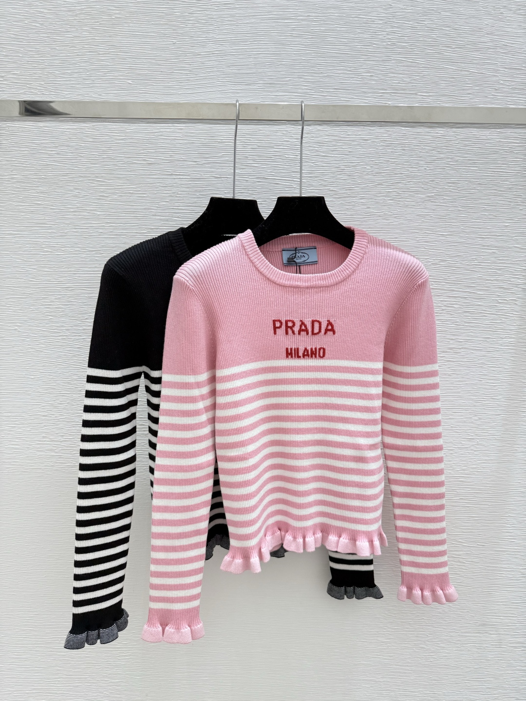 NO:563304,P Home Early Autumn New Style Contrast Color Striped Ruffle Round Neck Knitted Long Sleeve Color Pink Black Size 36.38.40,,alexander wang19860909P家 早秋新款 撞色条纹荷叶边圆领针织长袖 颜色粉色 黑色 尺码36.38.40,,alexander wang,Women's clothing