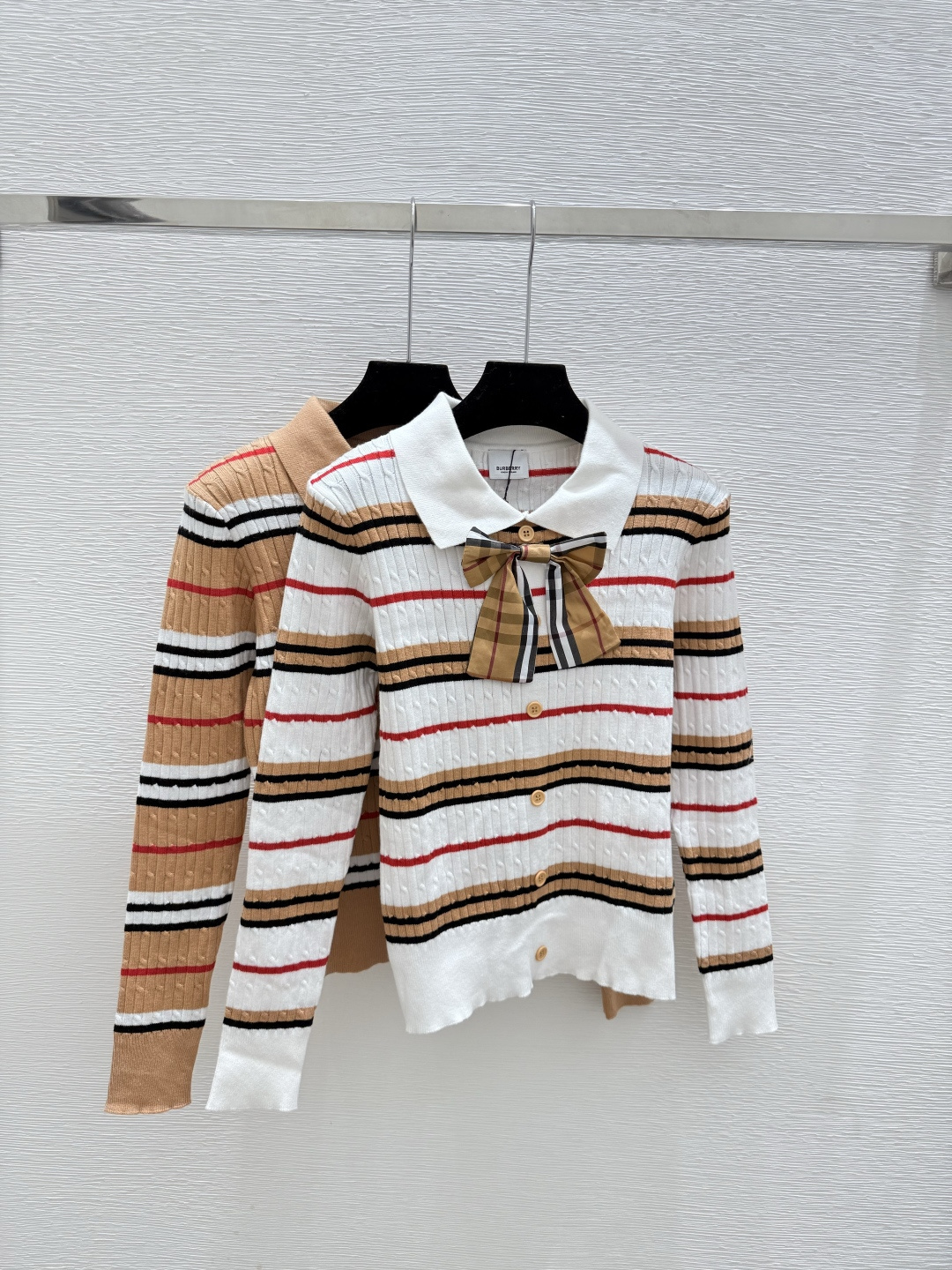 NO:563327,BU Home Early Autumn New Style Contrast Color Bow Striped Lapel Knitted Long-Sleeved Cardigan Color White Khaki Size 36.38.40,,alexander wang19860909BU家 早秋新款 撞色蝴蝶结条纹翻领针织长袖开衫 颜色白色 卡其 尺码36.38.40,,alexander wang,Women's clothing