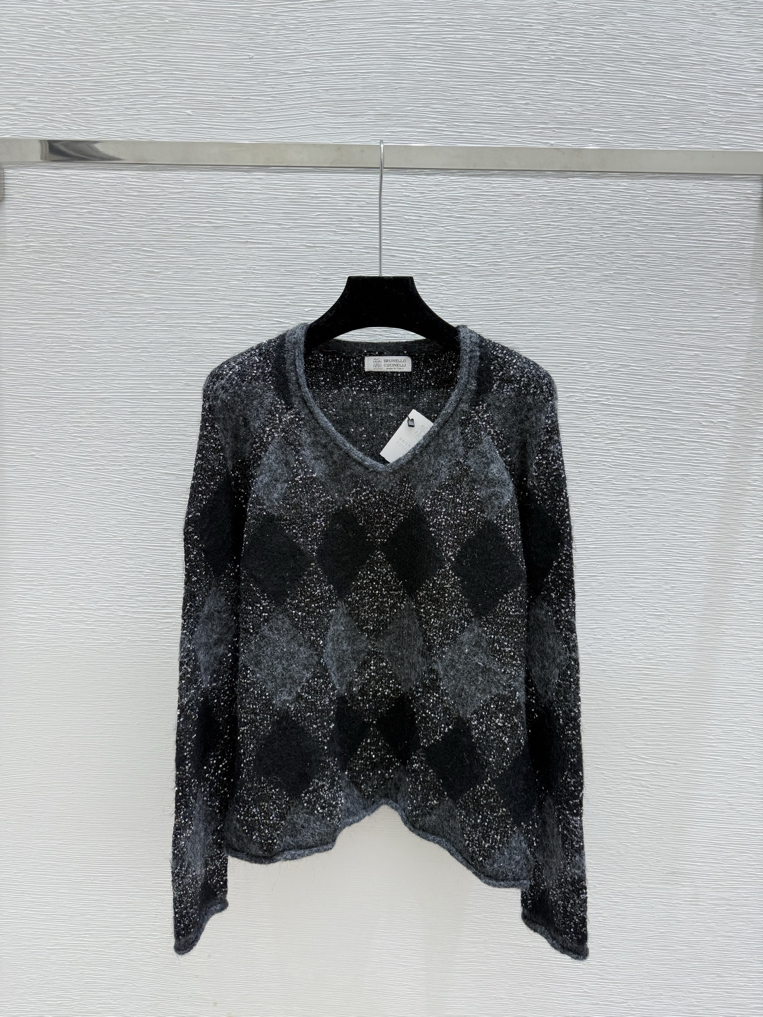 NO:563297,BC Home Early Autumn New Style Diamond Beads V-neck Knitted Long Sleeves Color Black Size 36.38.40, Chanel, Alexander Wang19860909BC家 早秋新款 菱格珠片V领针织长袖 颜色黑色 尺码36.38.40,,chanel,alexander wang,Women's clothing