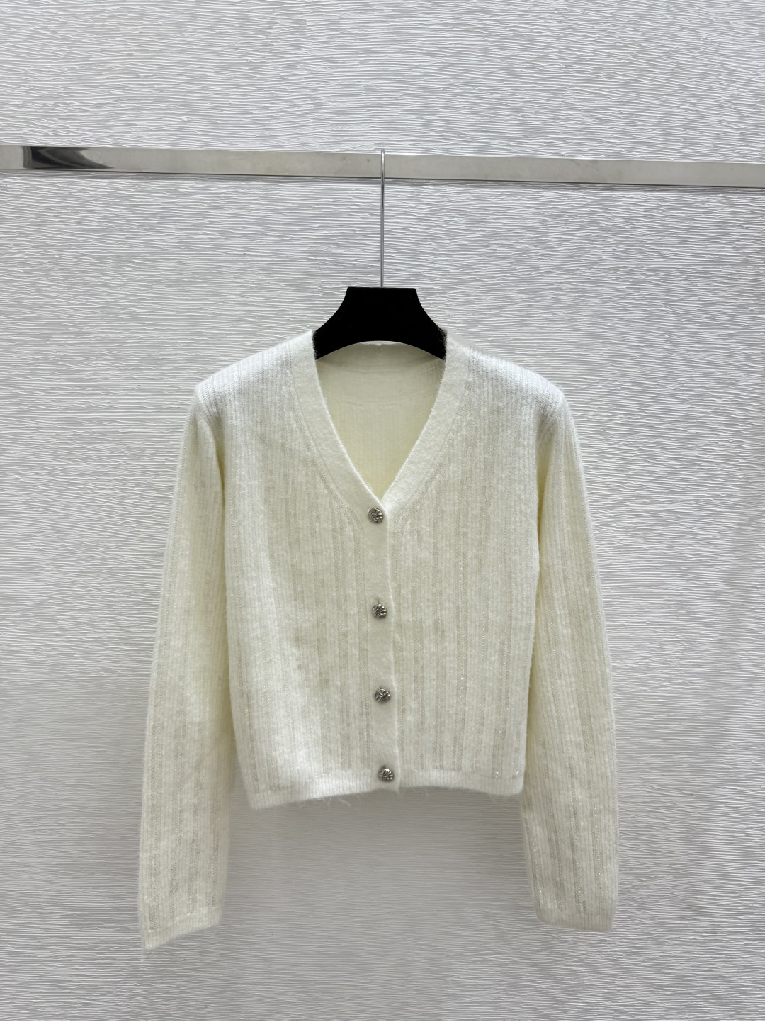 NO:563332,CH Home Early Autumn New Style Solid Color Simple Beaded V-neck Knitted Long-Sleeved Cardigan Color White Size 36.38.40,,alexander wang19860909CH家 早秋新款 纯色简约钉珠V领针织长袖开衫 颜色白色 尺码36.38.40,,alexander wang,Women's clothing