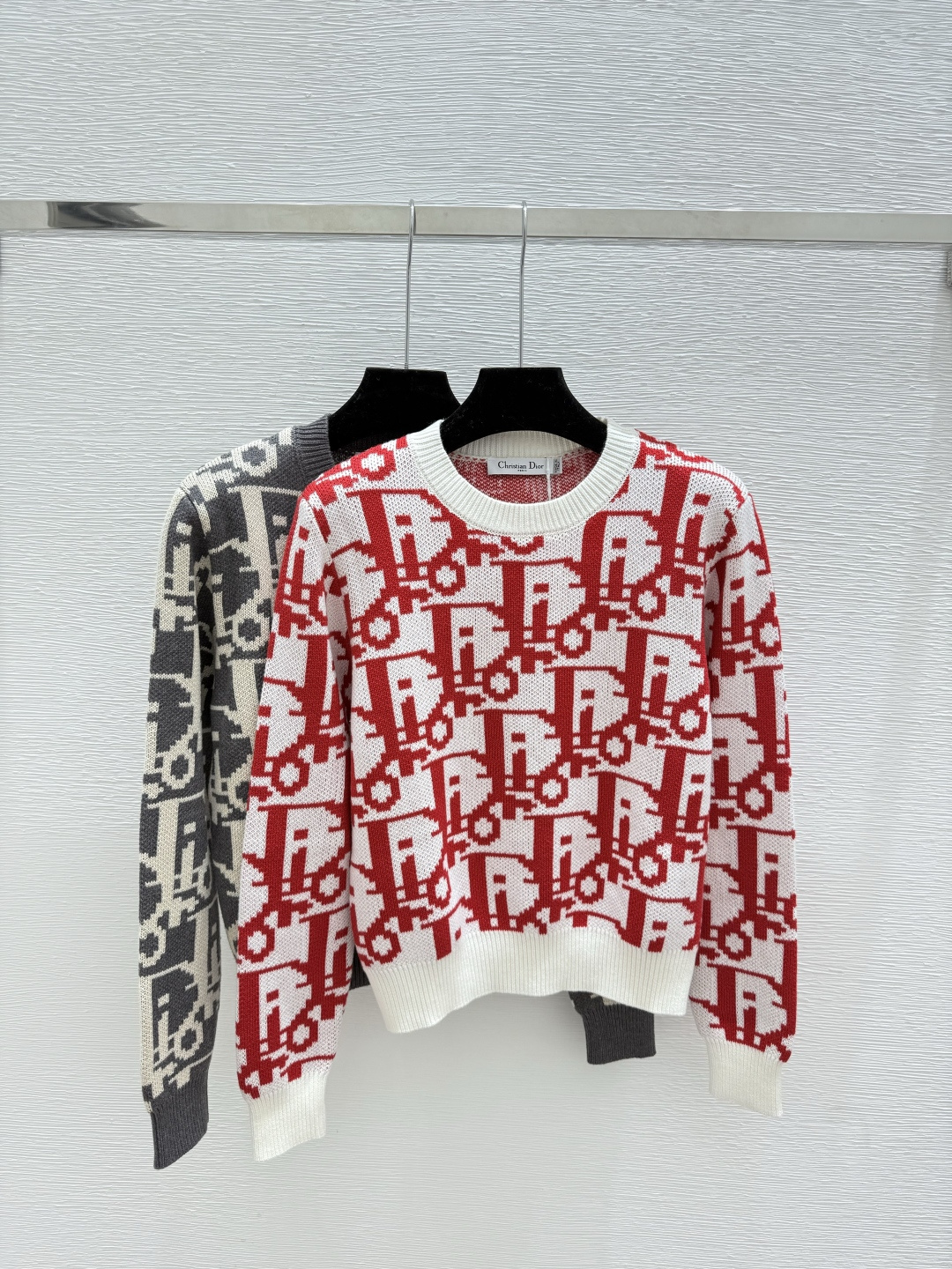NO:563325,D family early autumn new style presbyopic letter round neck knitted long sleeves color red gray size 36.38.40, dior, alexander wang19860909D家 早秋新款 老花字母圆领针织长袖 颜色红色 灰色 尺码36.38.40,,dior,alexander wang,Women's clothing