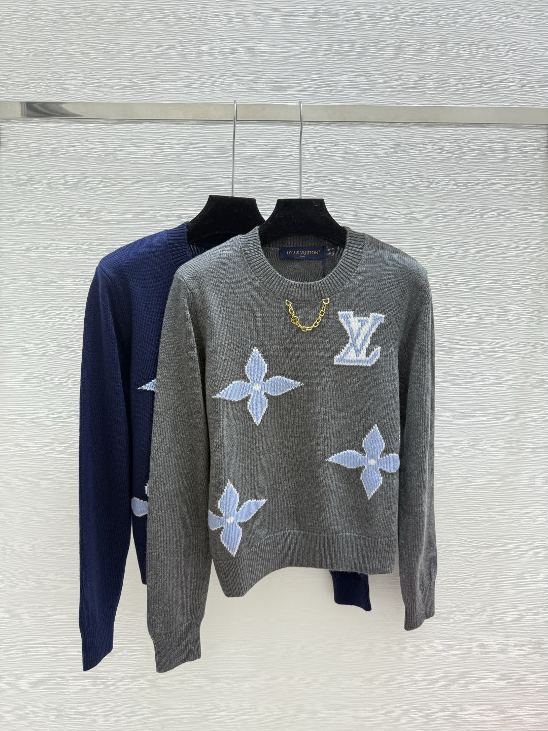 NO:564757,L family early autumn new style letter jacquard round neck knitted long sleeves color gray royal blue size 36.38.40, louis vuitton, alexander wang19860909L家 早秋新款 字母提花圆领针织长袖 颜色灰色 宝蓝 尺码36.38.40,,louis vuitton,alexander wang,Women's clothing