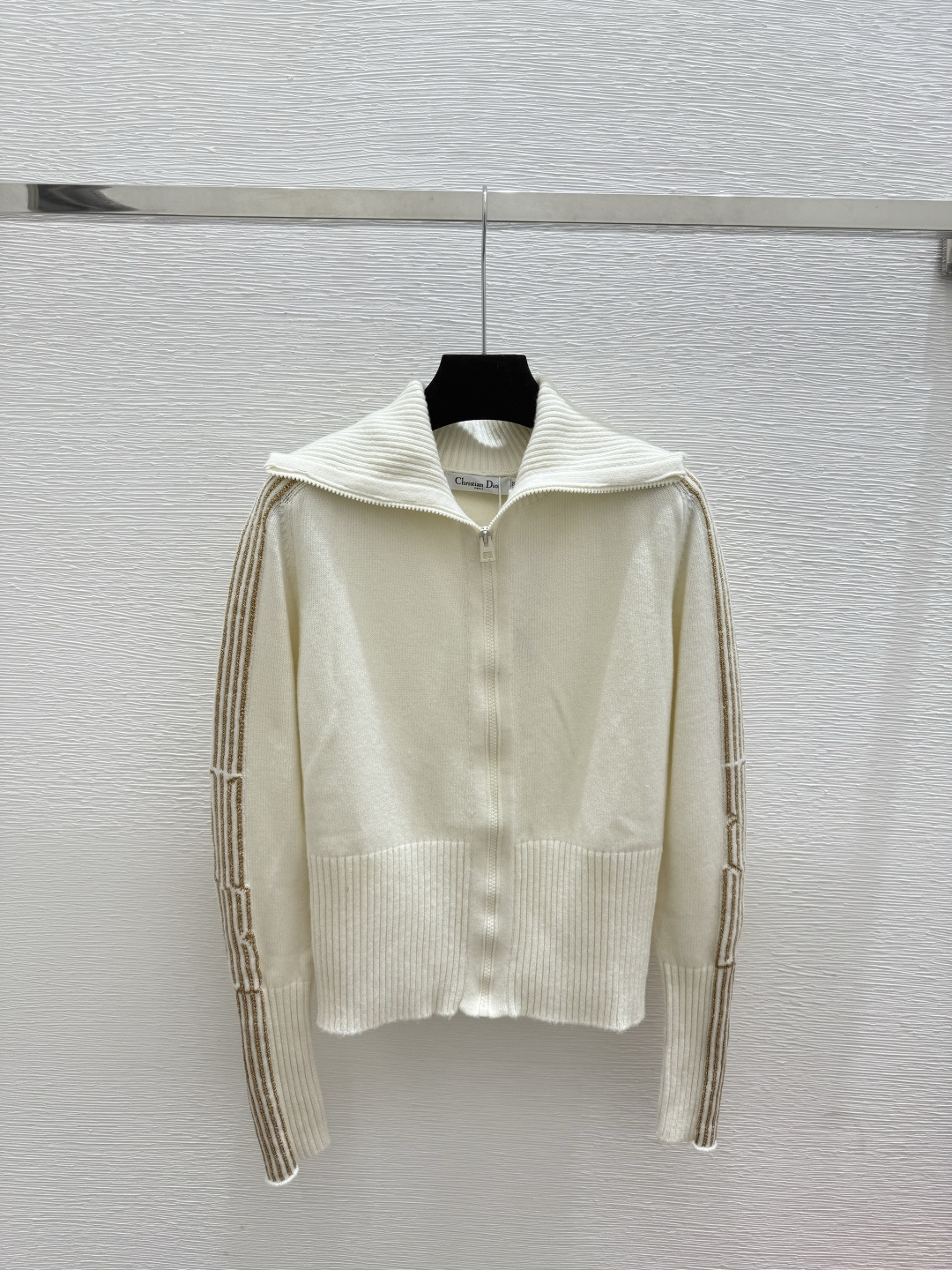 NO:564748,D family early autumn new style gold and silver striped lapel knitted long-sleeved cardigan color white size 36.38.40, dior, alexander wang19860909D家 早秋新款 金银线条纹翻领针织长袖开衫 颜色白色 尺码36.38.40,,dior,alexander wang,Women's clothing