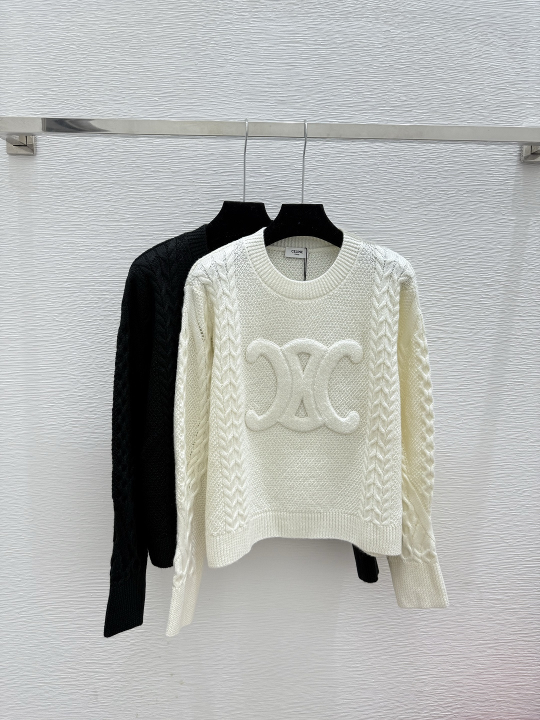 NO:564718,CE Home Early Autumn New Solid Color Simple Letter Round Neck Knitted Long-Sleeved Cardigan Color White Black Size 36.38.40,,alexander wang19860909CE家 早秋新款 纯色简约字母圆领针织长袖开衫 颜色白色 黑色 尺码36.38.40,,alexander wang,Women's clothing