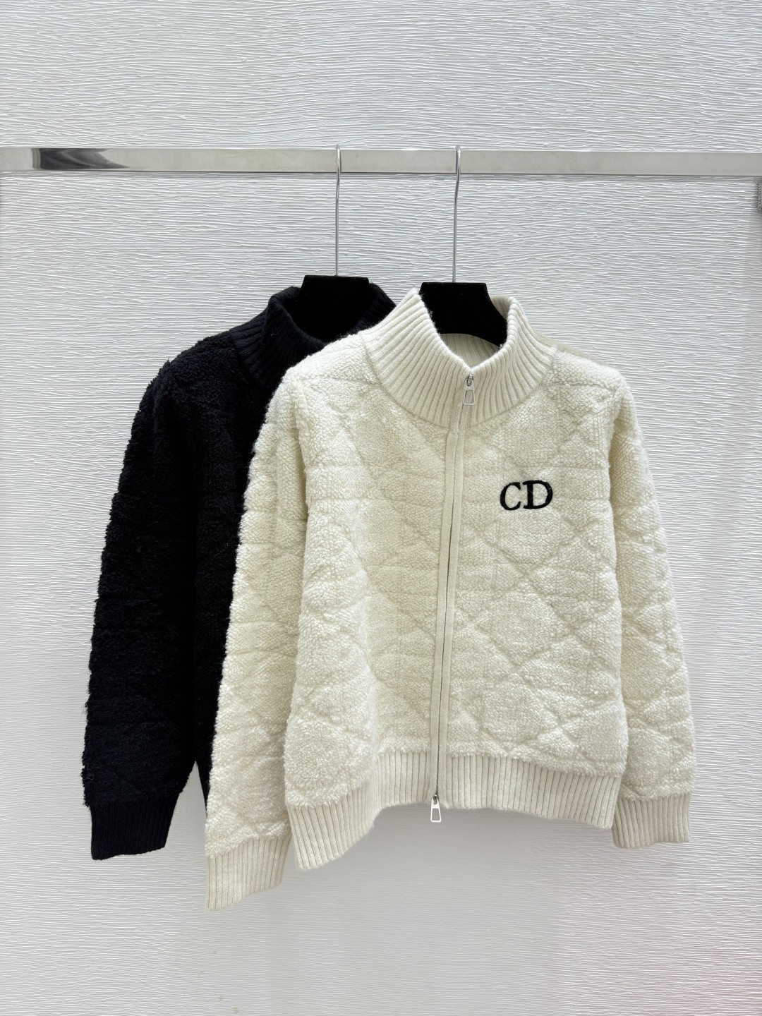 NO:564704,D family early autumn new style solid color rhombus high collar knitted long-sleeved cardigan color white black size 36.38.40, dior, alexander wang19860909D家 早秋新款 纯色菱格高领针织长袖开衫 颜色白色 黑色 尺码36.38.40,,dior,alexander wang,Women's clothing