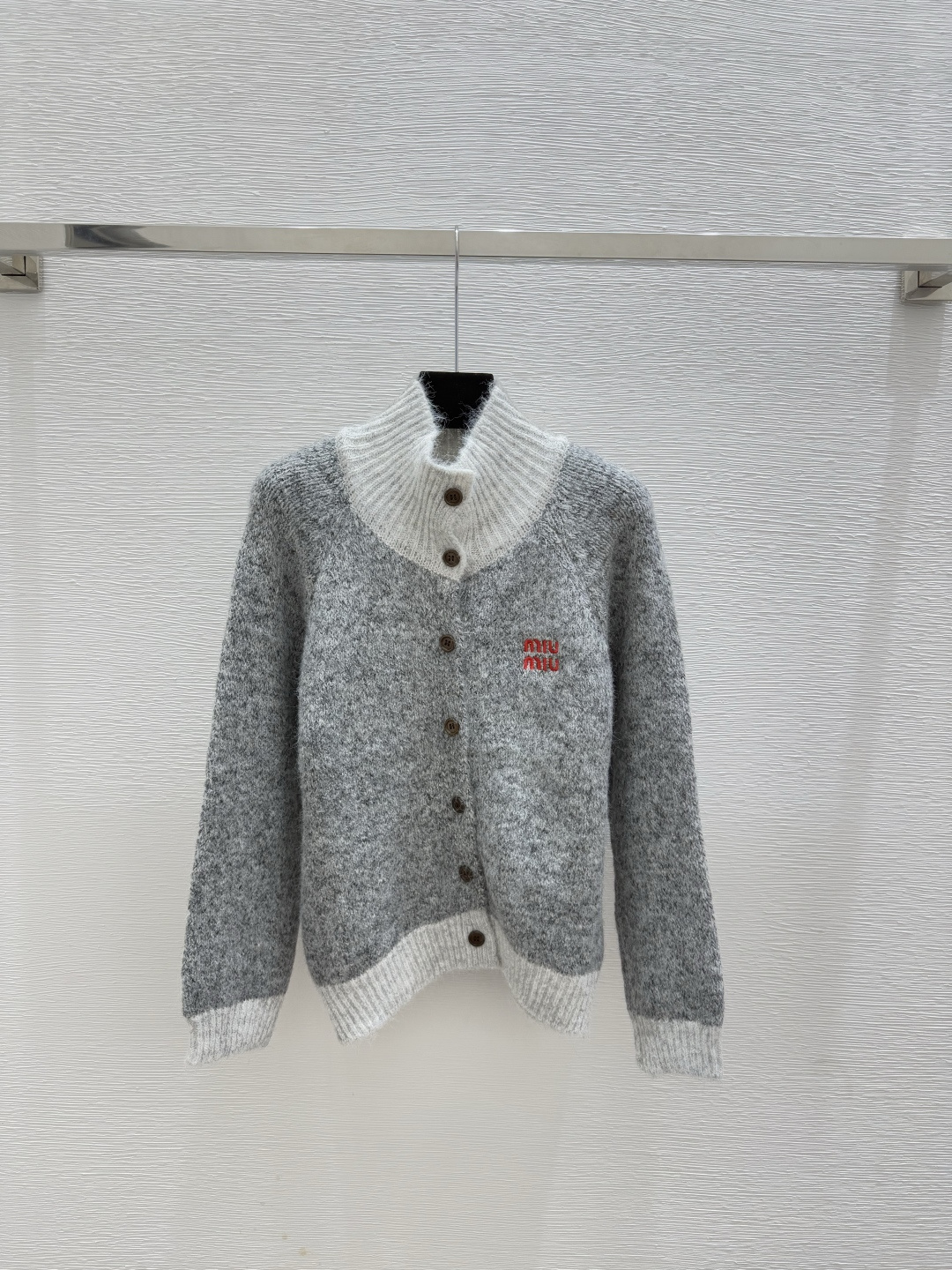 NO:566519,M family early autumn new style contrasting high collar knitted long sleeves color gray size 36.38.40,,alexander wang19860909M家 早秋新款 撞色高领针织长袖 颜色灰色 尺码36.38.40,,alexander wang,Women's clothing