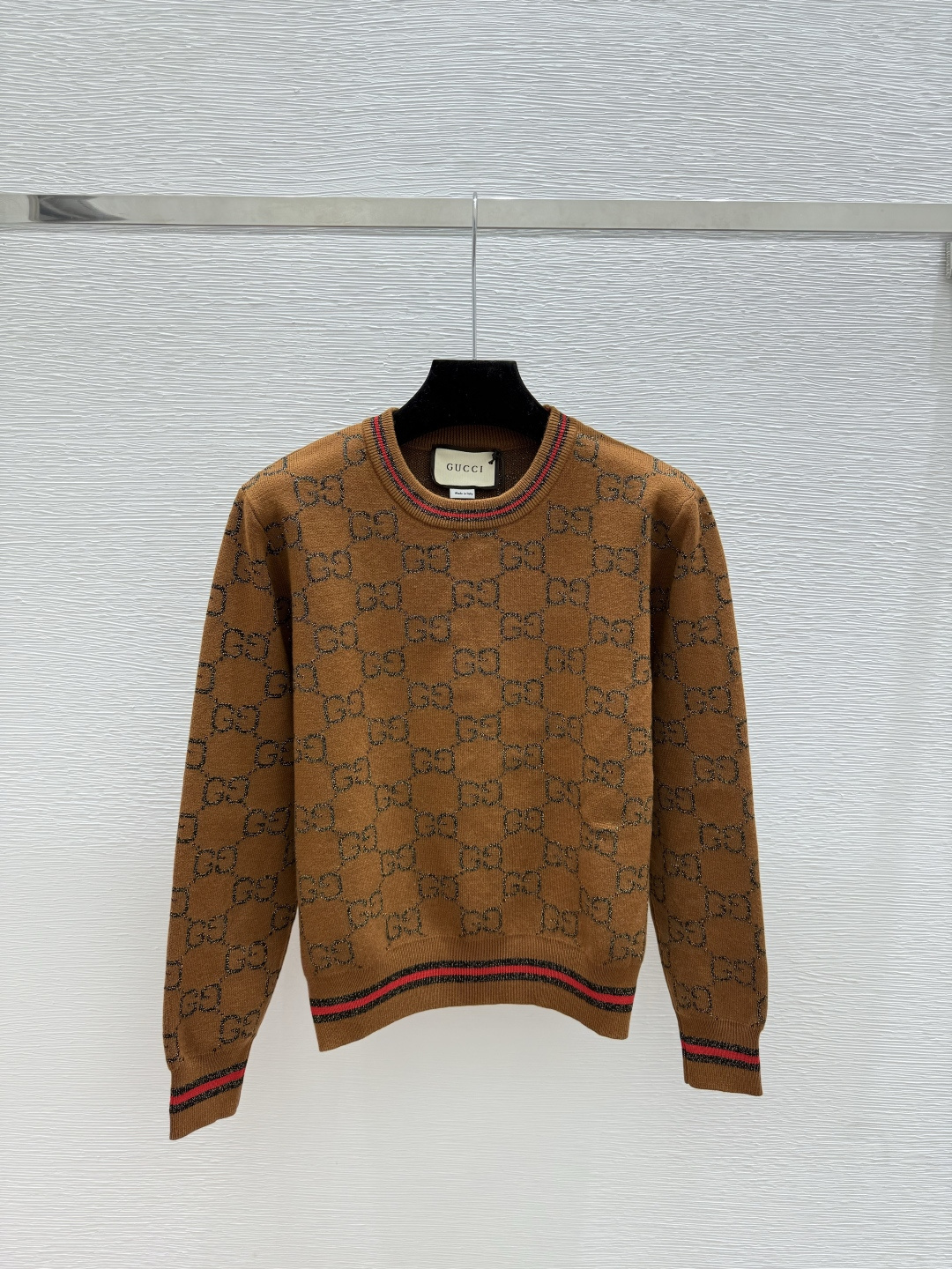 NO:569712,G family early autumn new style contrasting color presbyopic letter jacquard round neck knitted long sleeve color coffee size 36.38.40,,gucci,alexander wang19860909G家 早秋新款 撞色老花字母提花圆领针织长袖 颜色咖啡 尺码36.38.40,,gucci,alexander wang,Women's clothing