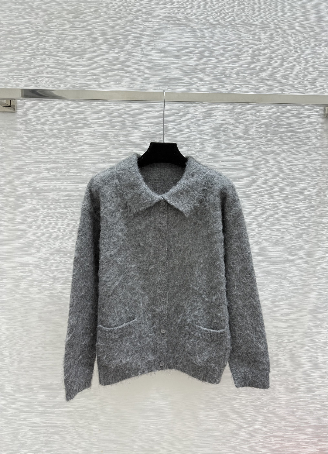 NO:575915,G family early autumn new style solid color simple lapel knitted long-sleeved cardigan color gray size 36.38.40,,gucci,alexander wang19860909G家 早秋新款 纯色简约翻领针织长袖开衫 颜色灰色 尺码36.38.40,,gucci,alexander wang,Women's clothing