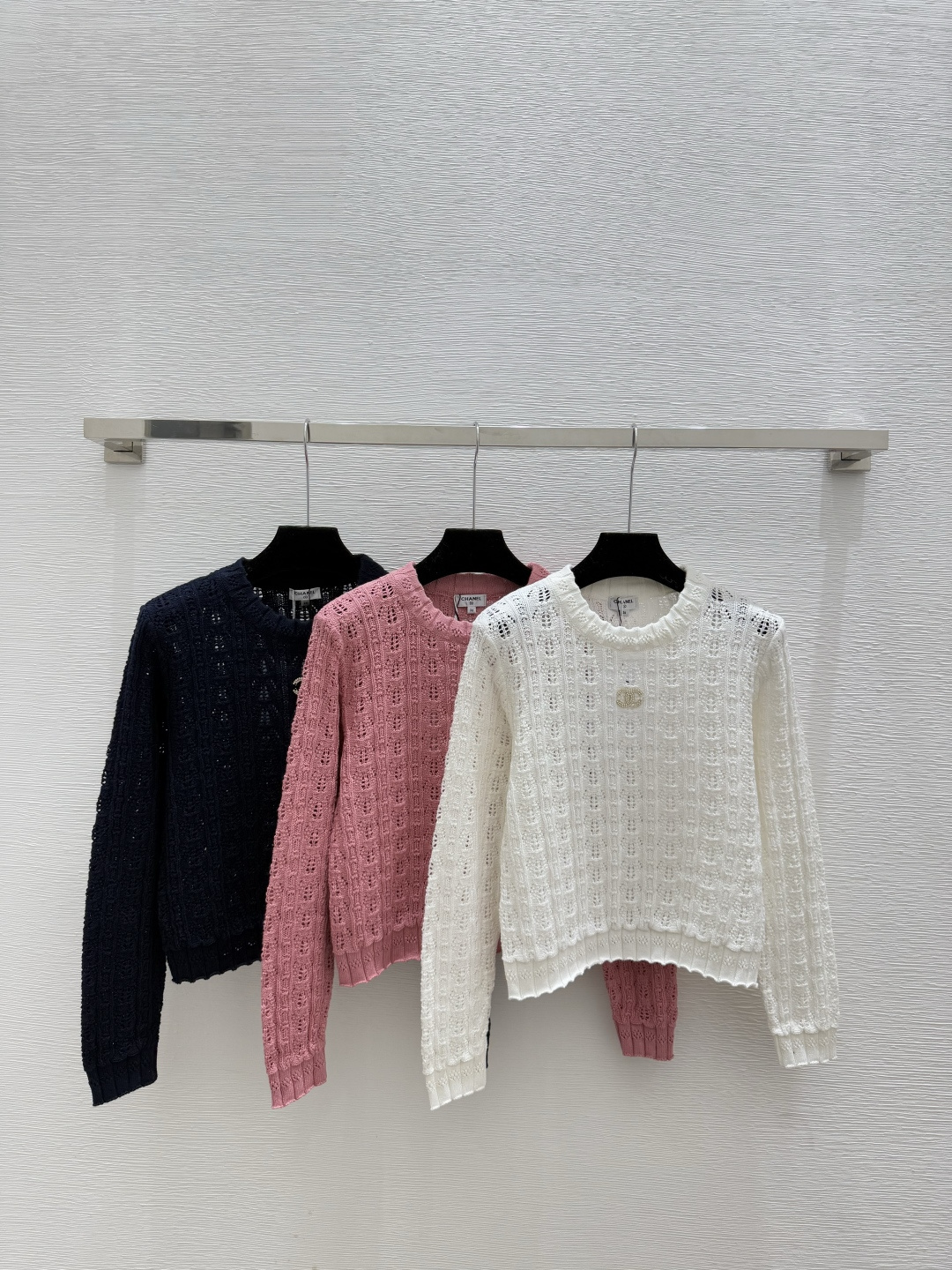 NO:576561,CH Home Early Autumn New Style Solid Color Simple Hollow Round Neck Knitted Long Sleeve Color White Pink Royal Blue Size 36.38.40,,alexander wang19860909CH家 早秋新款 纯色简约镂空圆领针织长袖 颜色白色 粉色 宝蓝 尺码36.38.40,,alexander wang,Women's clothing