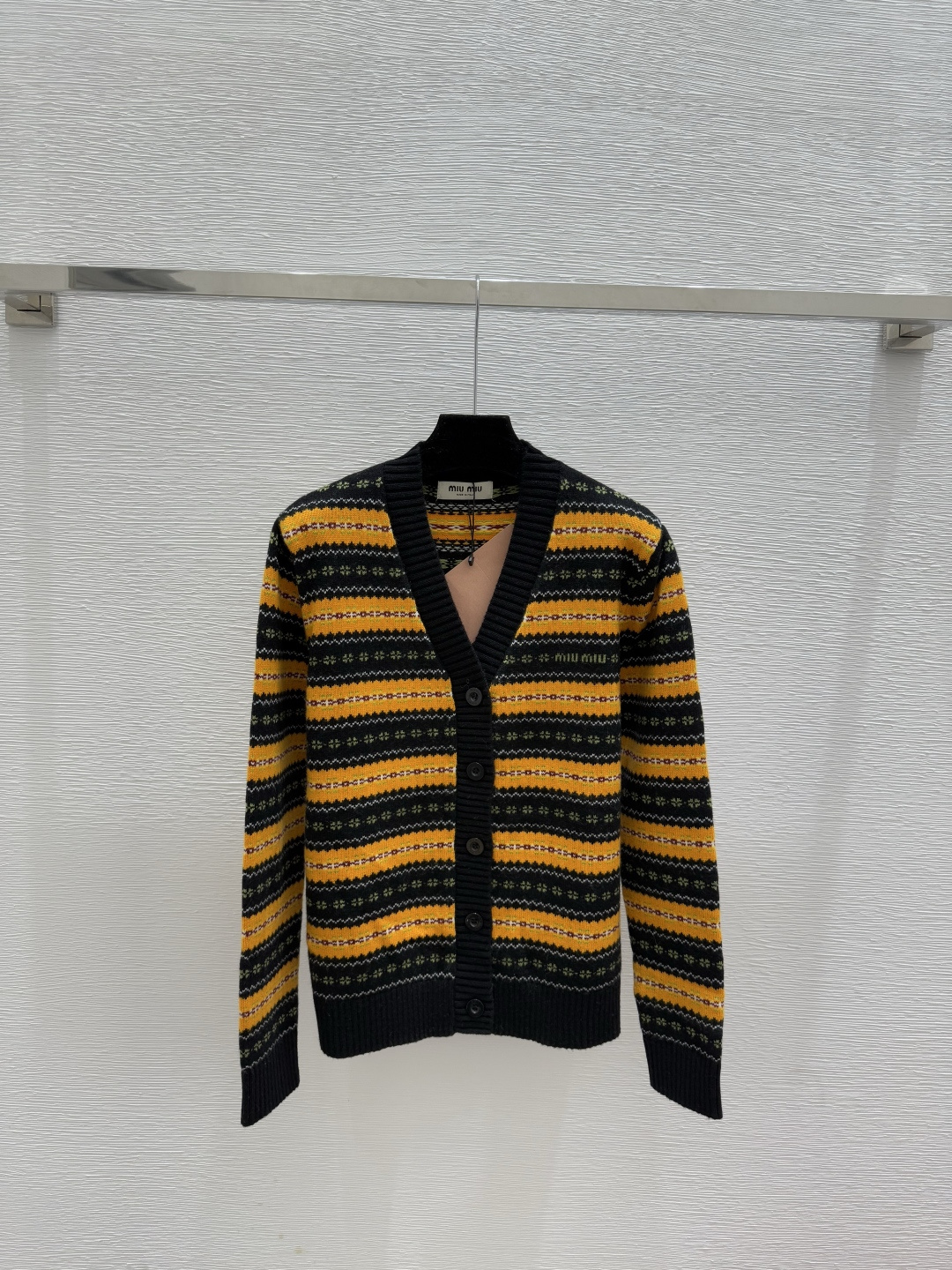 NO:576727,M family early autumn new style contrast striped V-neck knitted long-sleeved cardigan color yellow size 36.38.40,,alexander wang19860909M家 早秋新款 撞色条纹V领针织长袖开衫 颜色黄色 尺码36.38.40,,alexander wang,Women's clothing