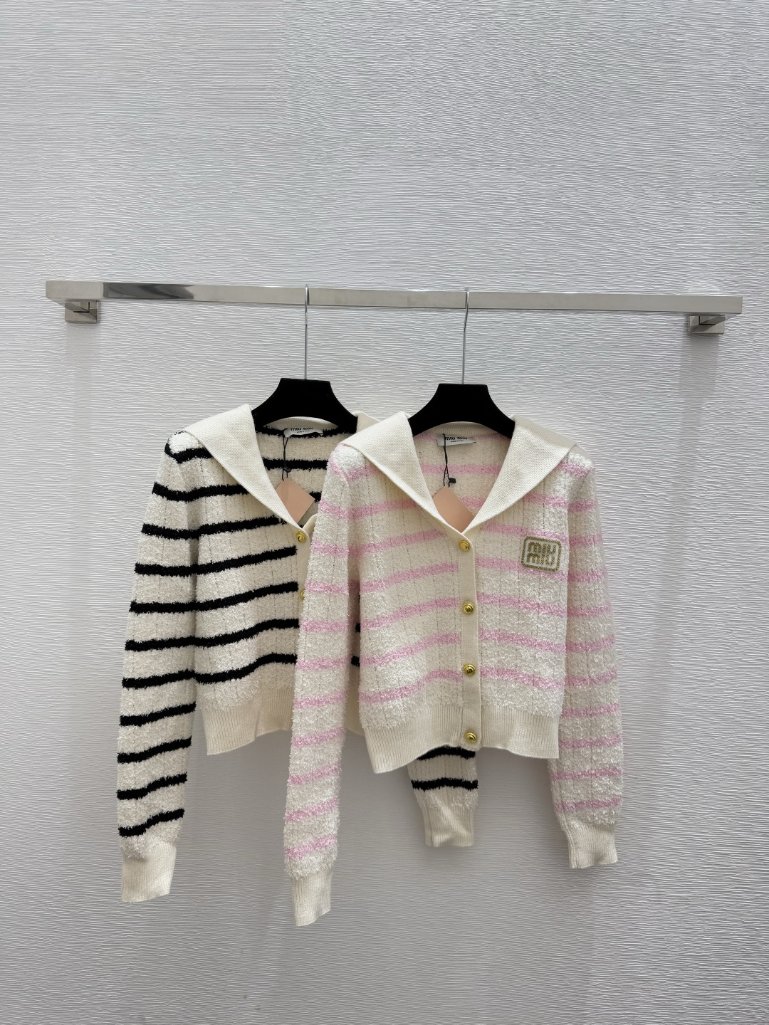 NO:577205,M family early autumn new style contrast striped navy collar knitted long-sleeved cardigan color pink black size 36.38.40,,alexander wang19860909M家 早秋新款 撞色条纹海军领针织长袖开衫 颜色粉色 黑色 尺码36.38.40,,alexander wang,Women's clothing