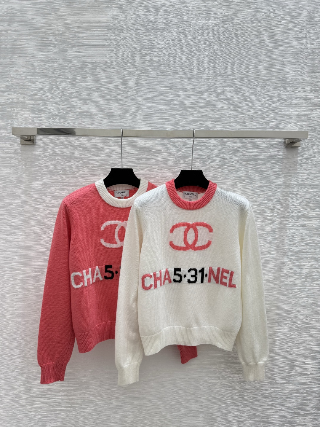 NO:577377,CH Home Early Autumn New Style Contrast Letter Jacquard Round Neck Knitted Long Sleeve Color White Pink Size 36.38.40,,alexander wang19860909CH家 早秋新款 撞色字母提花圆领针织长袖 颜色白色 粉色 尺码36.38.40,,alexander wang,Women's clothing