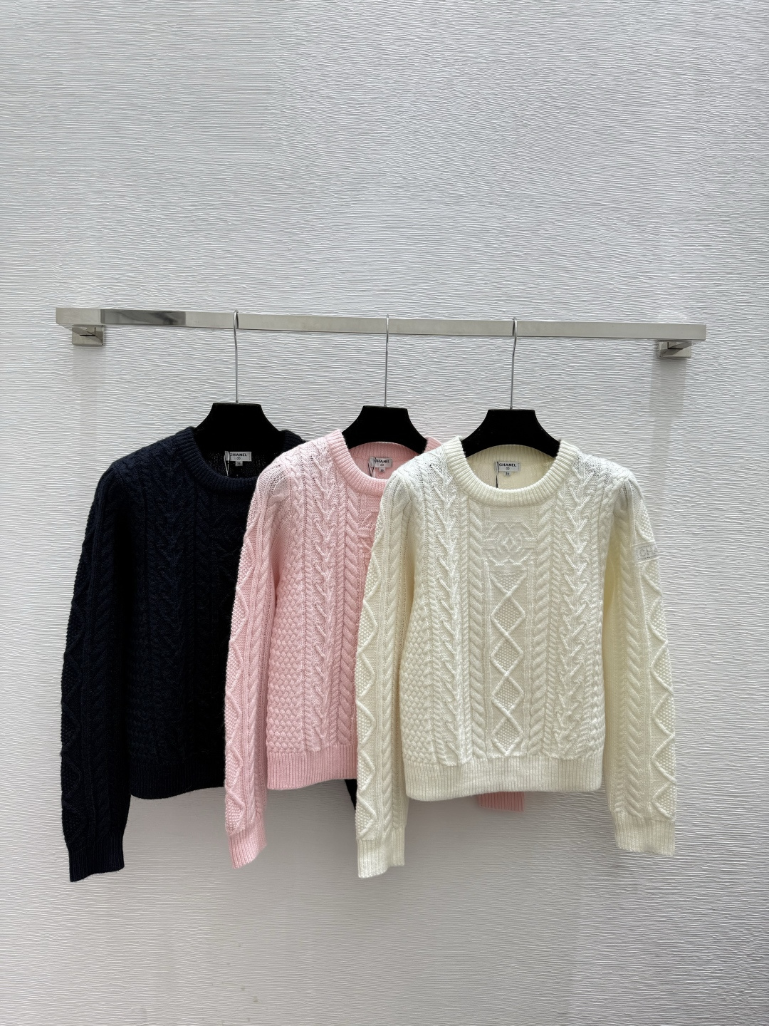 NO:577666,CH Home Early Autumn New Solid Color Three-dimensional Pattern Round Neck Knitted Long Sleeves Color White Pink Royal Blue Size 36.38.40,,alexander wang19860909CH家 早秋新款 纯色立体花纹圆领针织长袖 颜色白色 粉色 宝蓝 尺码36.38.40,,alexander wang,Women's clothing