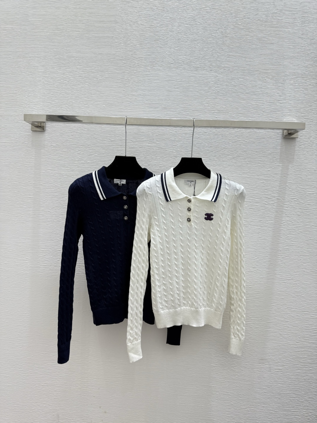 NO:577672,CH Home Early Autumn New Style Contrast Lapel Knitted Long Sleeves Color White Royal Blue Size 36.38.40,,alexander wang19860909CH家 早秋新款 撞色翻领针织长袖 颜色白色 宝蓝 尺码36.38.40,,alexander wang,Women's clothing