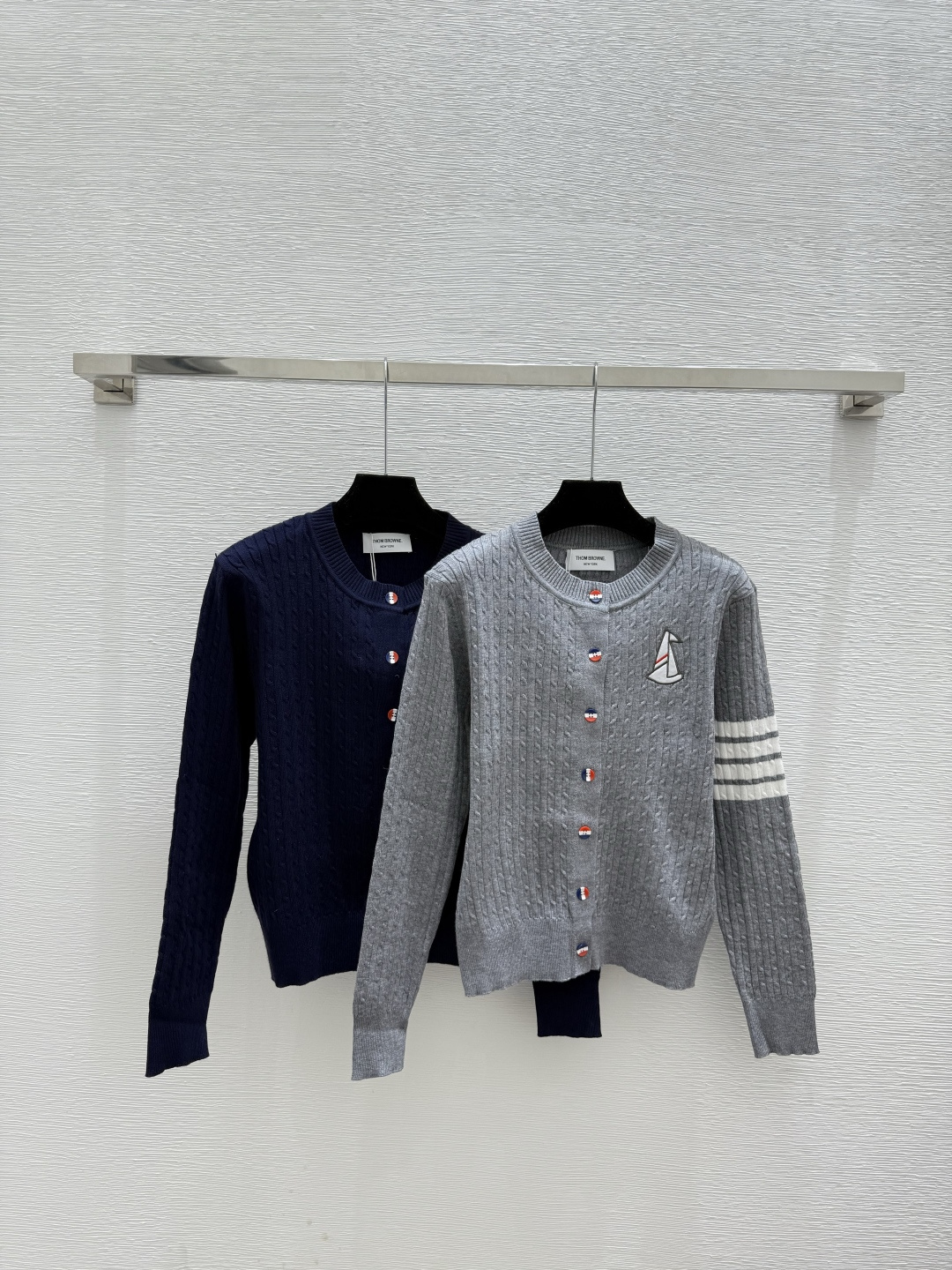 NO:577890,TB Home Early Autumn New Solid Color Simple Round Neck Knitted Long-Sleeved Cardigan Color Gray Royal Blue Size 36.38.40,,alexander wang19860909TB家 早秋新款 纯色简约圆领针织长袖开衫 颜色灰色 宝蓝 尺码36.38.40,,alexander wang,Women's clothing