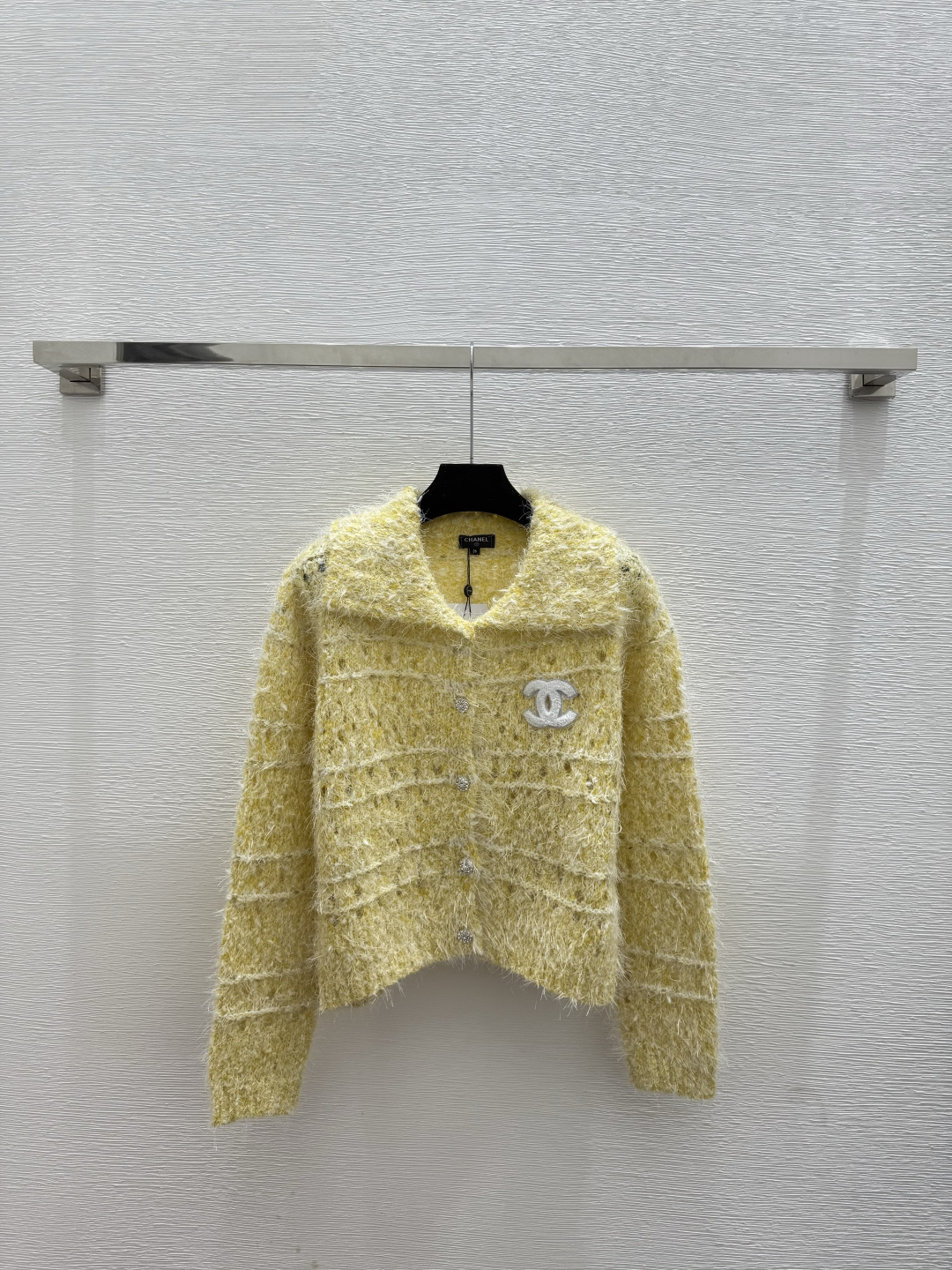 NO:578367,CH Home Early Autumn New Solid Color Simple Hollow Lapel Knitted Long-Sleeved Cardigan Color Yellow Size 36.38.40,,alexander wang19860909CH家 早秋新款 纯色简约镂空翻领针织长袖开衫 颜色黄色 尺码36.38.40,,alexander wang,Women's clothing