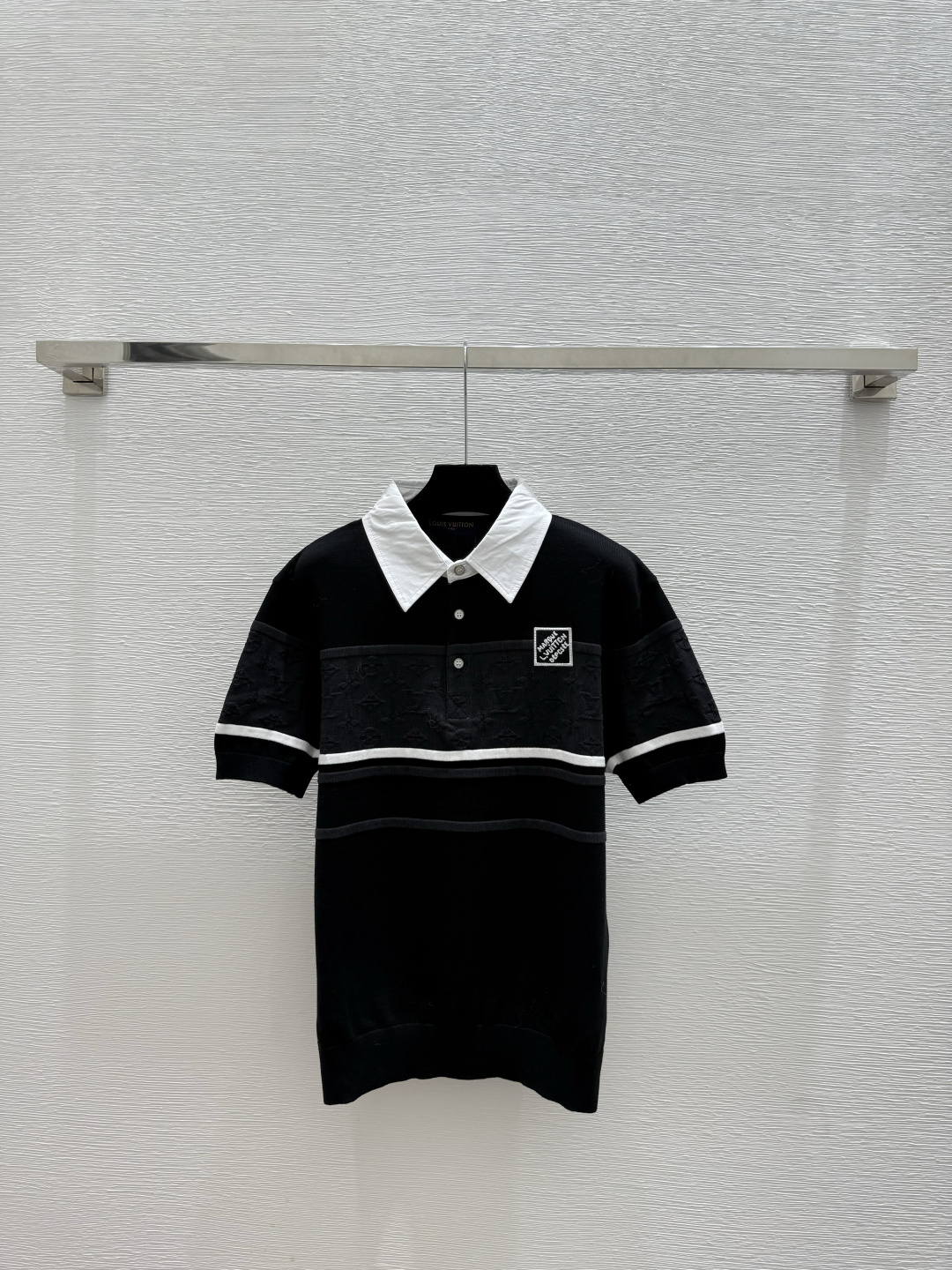 NO:578371,L's new summer style presbyopic letter lapel knitted short sleeves, color black, size 36.38.40, louis vuitton, T-shirt, alexander wang19860909L家 夏季新款老花字母翻领针织短袖 颜色黑色 尺码36.38.40,,louis vuitton,T-shirt,alexander wang,Women's clothing