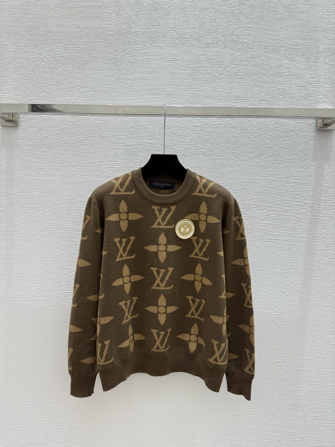 NO:578375,L family early autumn new style contrasting color presbyopic letter jacquard round neck knitted long sleeve color coffee size 36.38.40, Louis Vuitton, Alexander Wang19860909L家 早秋新款撞色老花字母提花圆领针织长袖 颜色咖啡 尺码36.38.40,,louis vuitton,alexander wang,Women's clothing