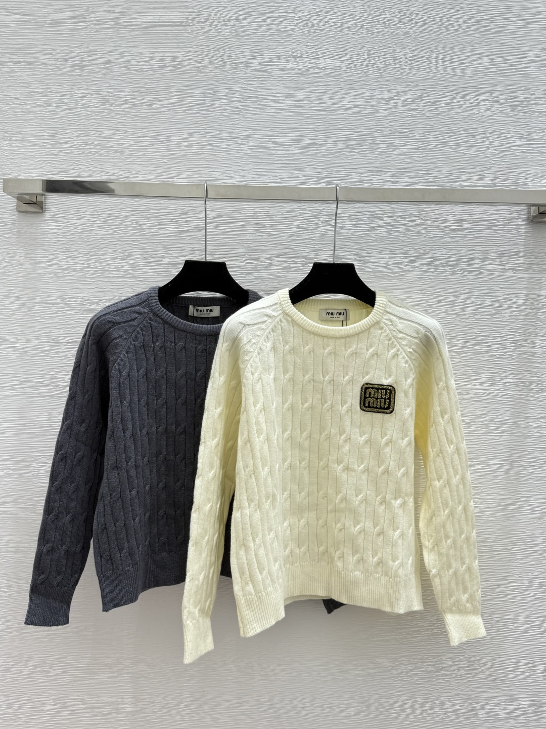 NO:578379,M family early autumn new solid color simple round neck knitted long sleeves color white gray size 36.38.40,,alexander wang19860909M家 早秋新款纯色简约圆领针织长袖 颜色白色 灰色 尺码36.38.40,,alexander wang,Women's clothing