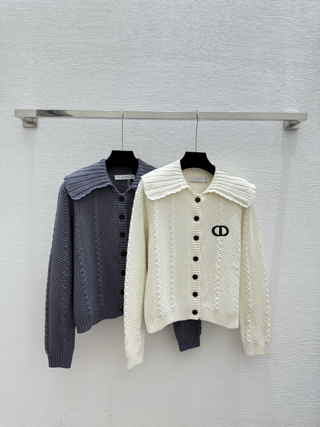 NO:579139,D family early autumn new solid color simple lace lapel knitted long-sleeved cardigan color white gray size 36.38.40, dior, alexander wang19860909D家 早秋新款 纯色简约花边翻领针织长袖开衫 颜色白色 灰色 尺码36.38.40,,dior,alexander wang,Women's clothing