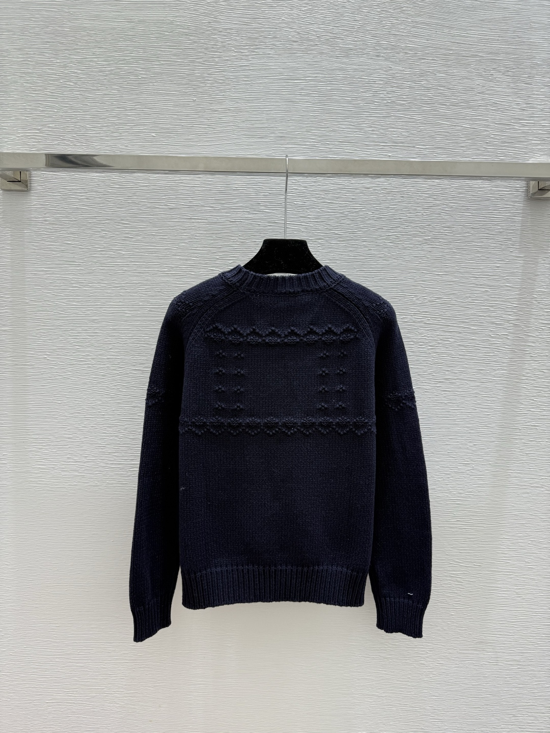 🆕CH家🆕 早秋新款 纯色简约提花圆领针织长袖颜色：白色 宝蓝尺码：36.38.40👉