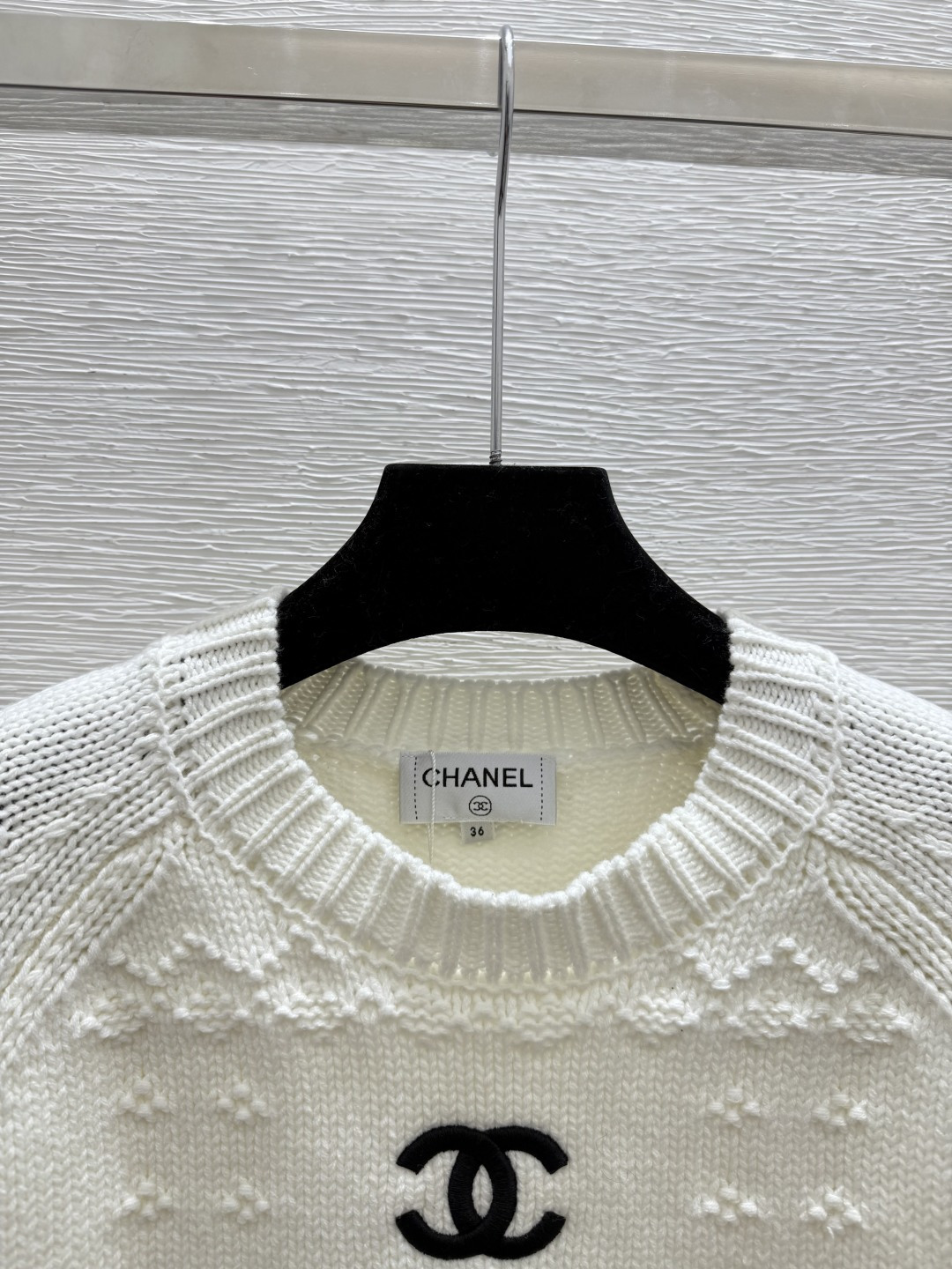 🆕CH家🆕 早秋新款 纯色简约提花圆领针织长袖颜色：白色 宝蓝尺码：36.38.40👉