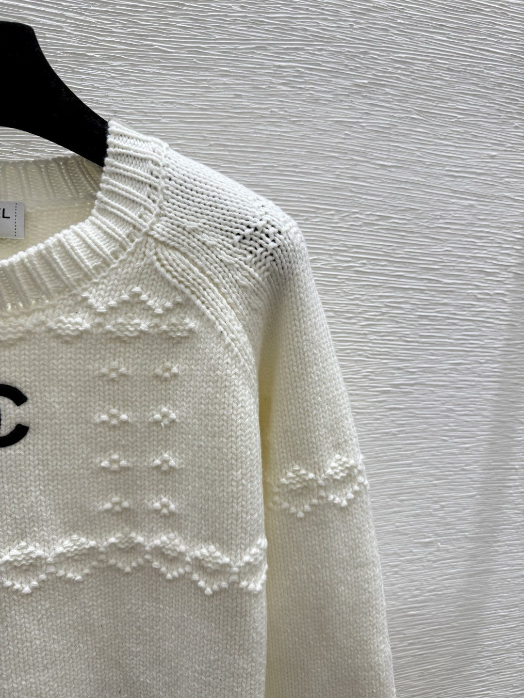 🆕CH家🆕 早秋新款 纯色简约提花圆领针织长袖颜色：白色 宝蓝尺码：36.38.40👉