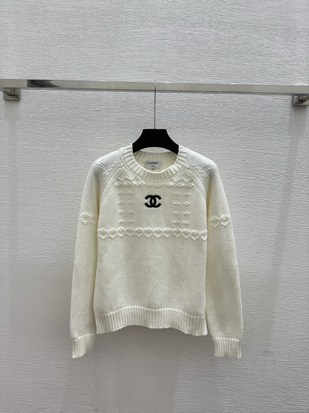 🆕CH家🆕 早秋新款 纯色简约提花圆领针织长袖颜色：白色 宝蓝尺码：36.38.40👉