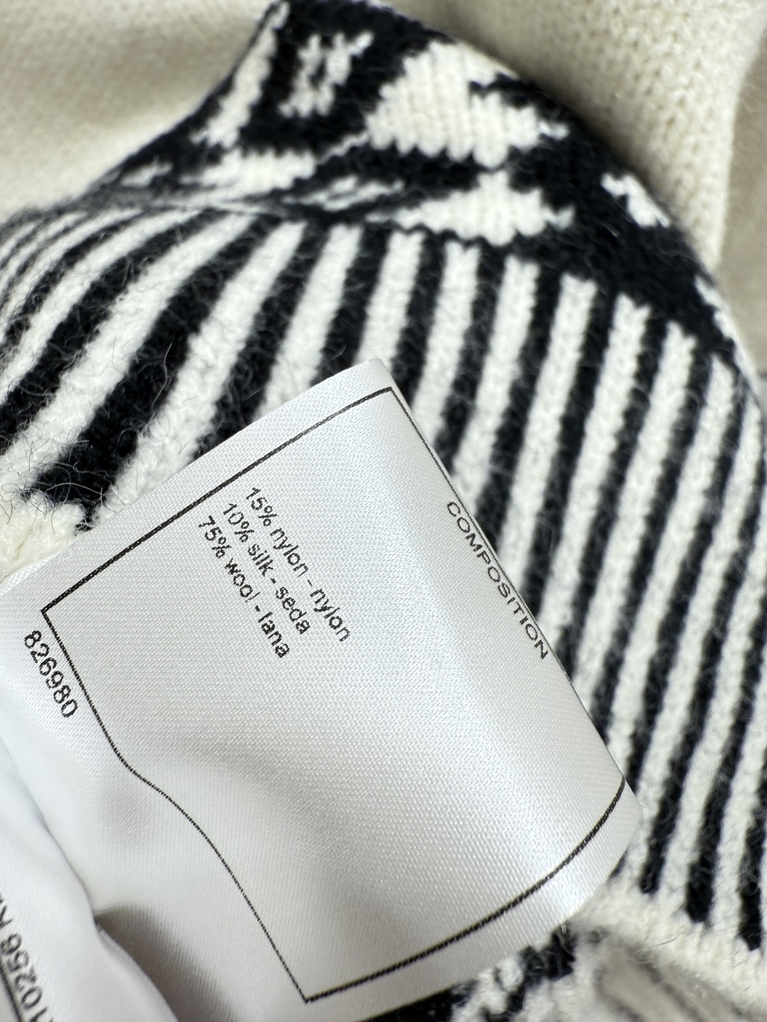 🆕CH家🆕 早秋新款 撞色字母钉珠圆领针织长袖颜色：白色 尺码：36.38.40👉