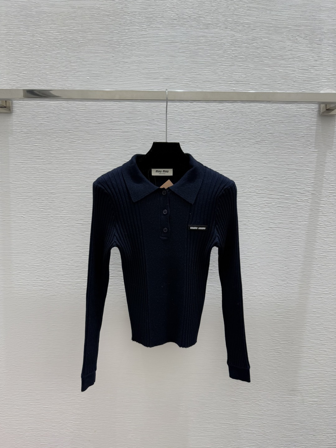 🆕M家🆕 早秋新款 纯色简约翻领针织长袖颜色：白色 宝蓝尺码：36.38.40👉