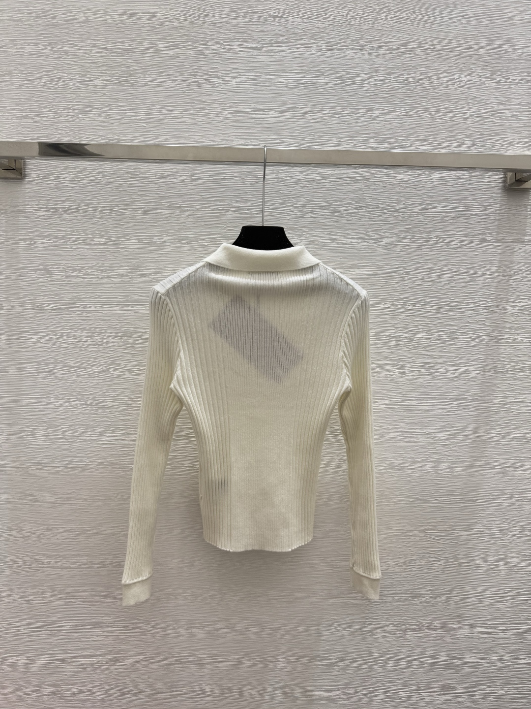 🆕M家🆕 早秋新款 纯色简约翻领针织长袖颜色：白色 宝蓝尺码：36.38.40👉