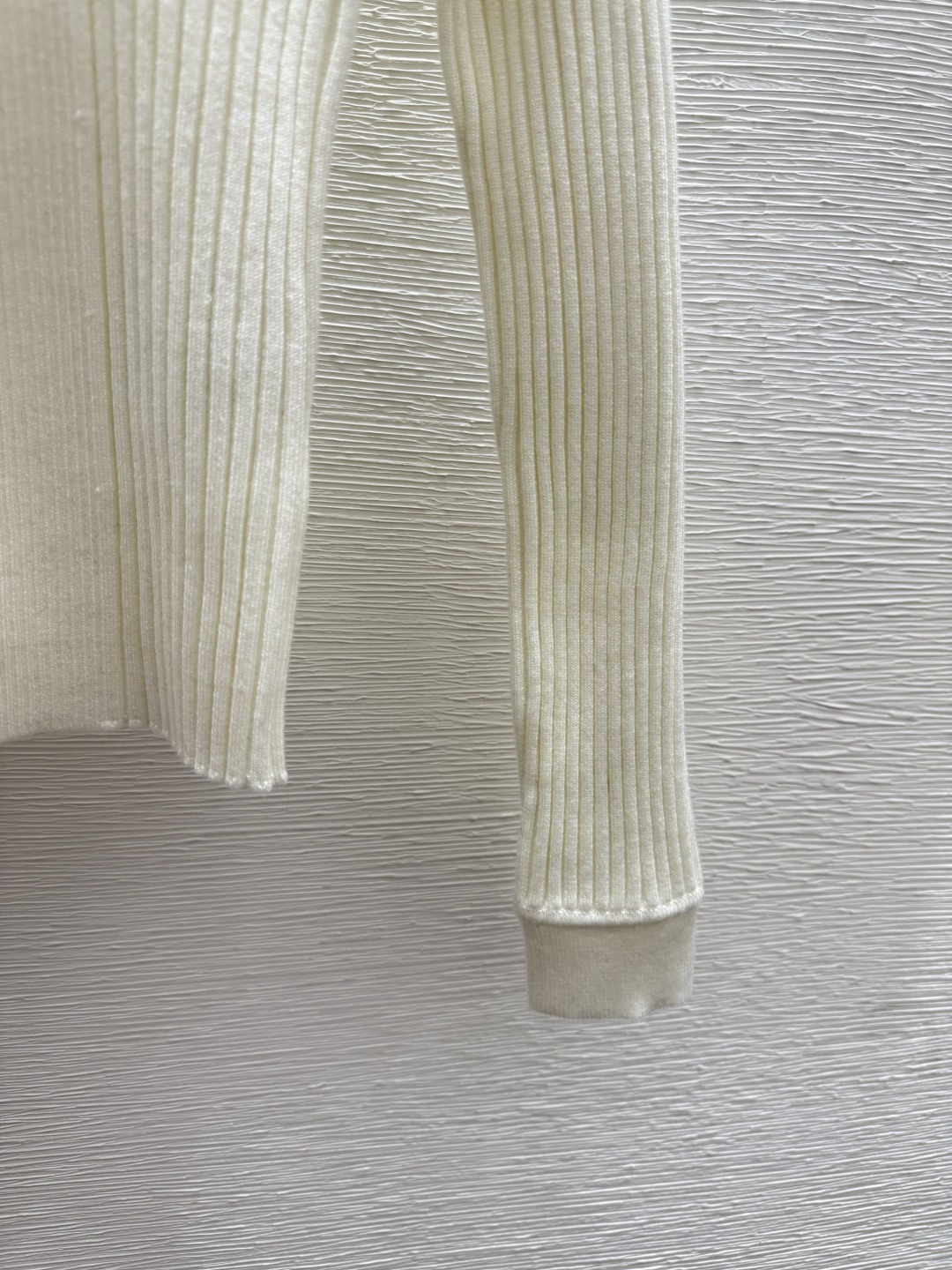 🆕M家🆕 早秋新款 纯色简约翻领针织长袖颜色：白色 宝蓝尺码：36.38.40👉