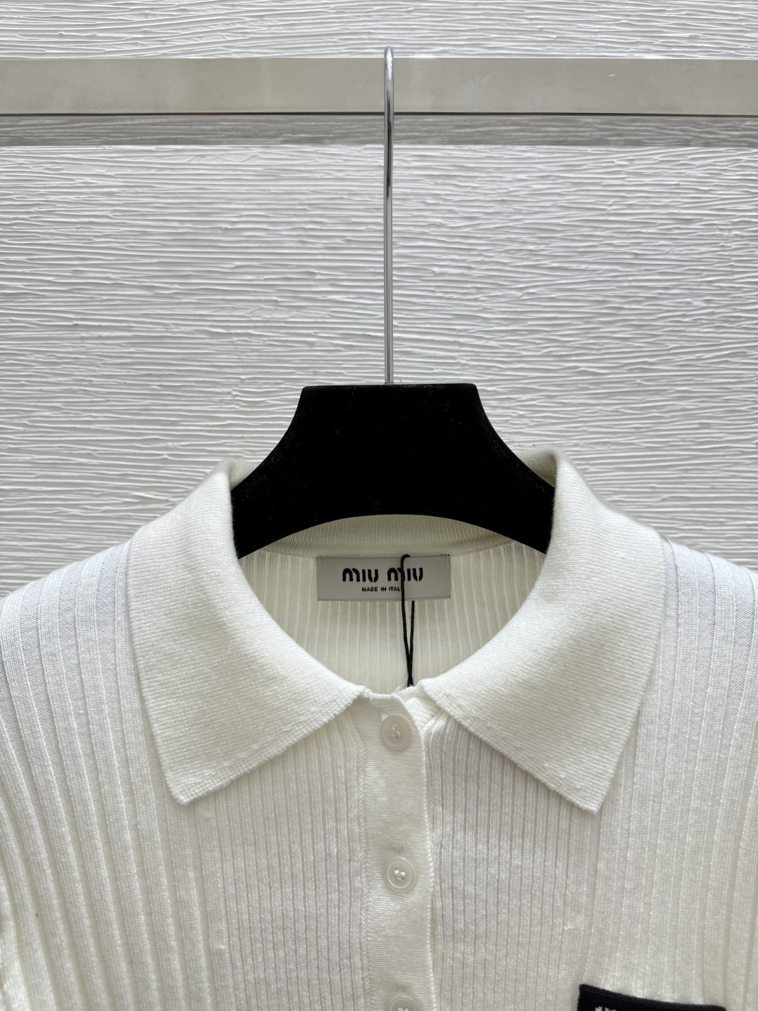 🆕M家🆕 早秋新款 纯色简约翻领针织长袖颜色：白色 宝蓝尺码：36.38.40👉