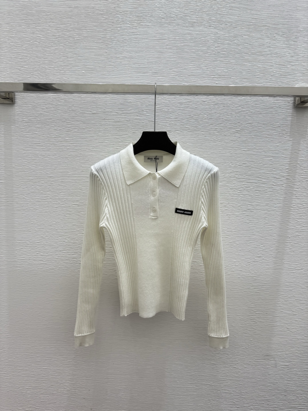 🆕M家🆕 早秋新款 纯色简约翻领针织长袖颜色：白色 宝蓝尺码：36.38.40👉