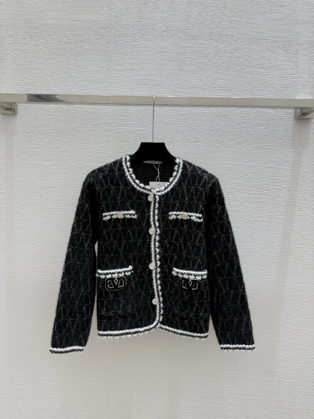 🆕VA家🆕 早秋新款 撞色花边圆领针织长袖开衫颜色：粉色 黑色尺码：36.38.40👉